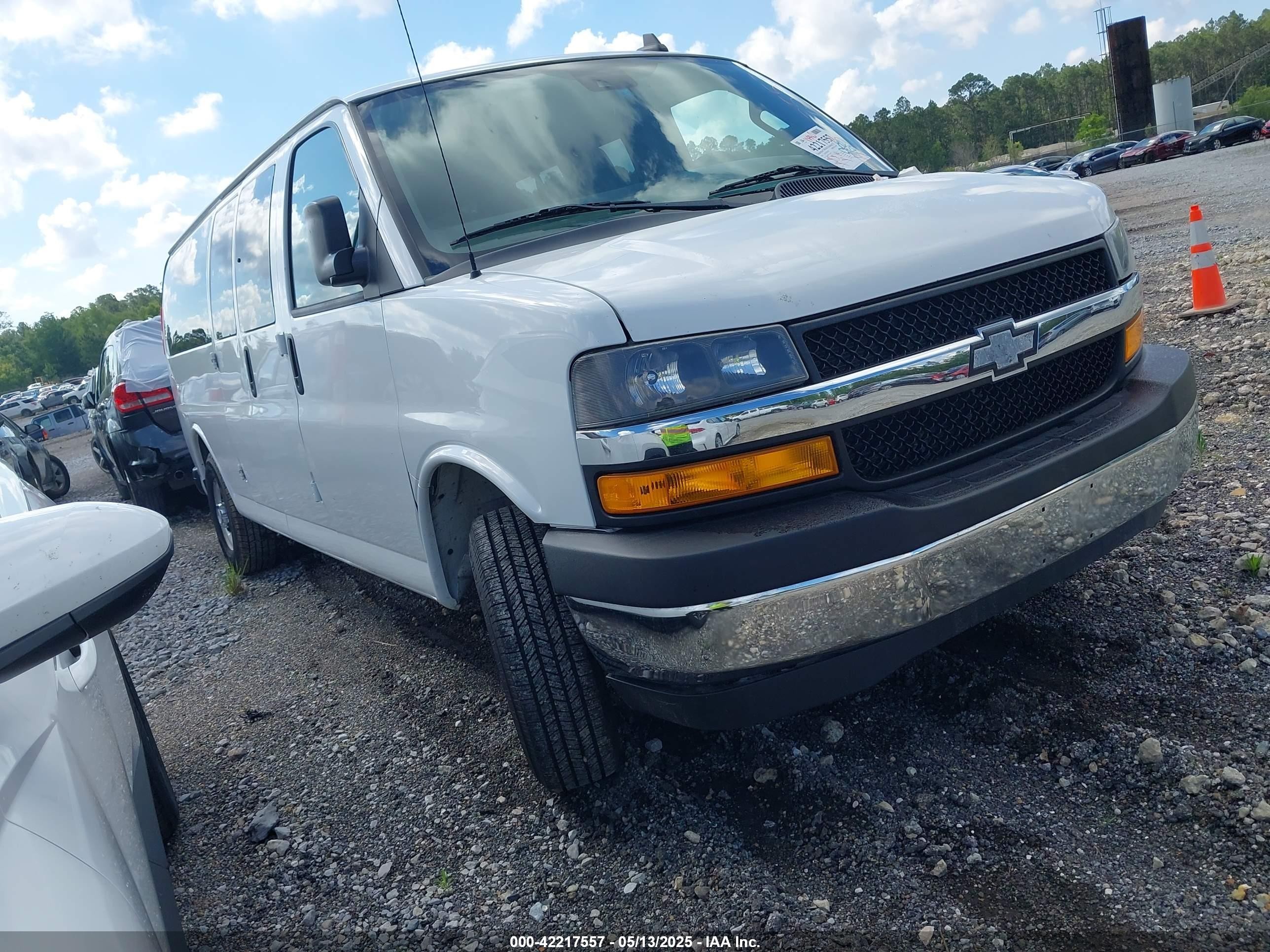 2020 Chevrolet Express Passenger LT, VIN 1GAZGPFG7L1180732 — Not stated