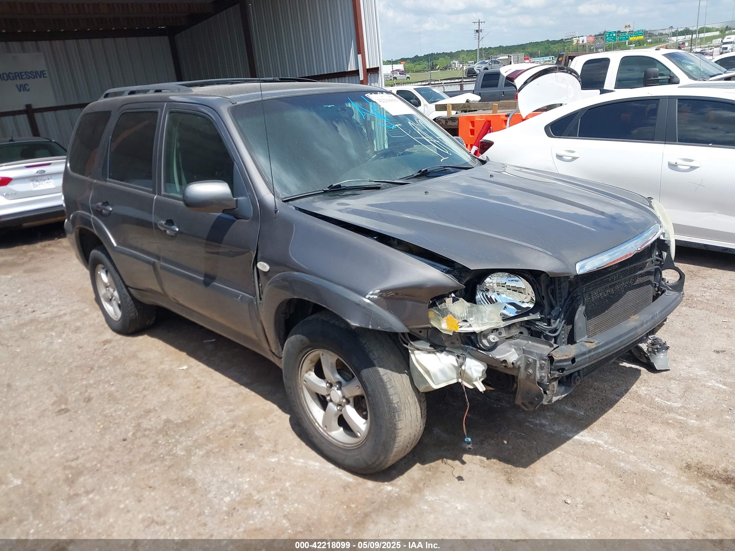 2006 Mazda Tribute S, VIN 4F2CZ04136KM05188 — Front end