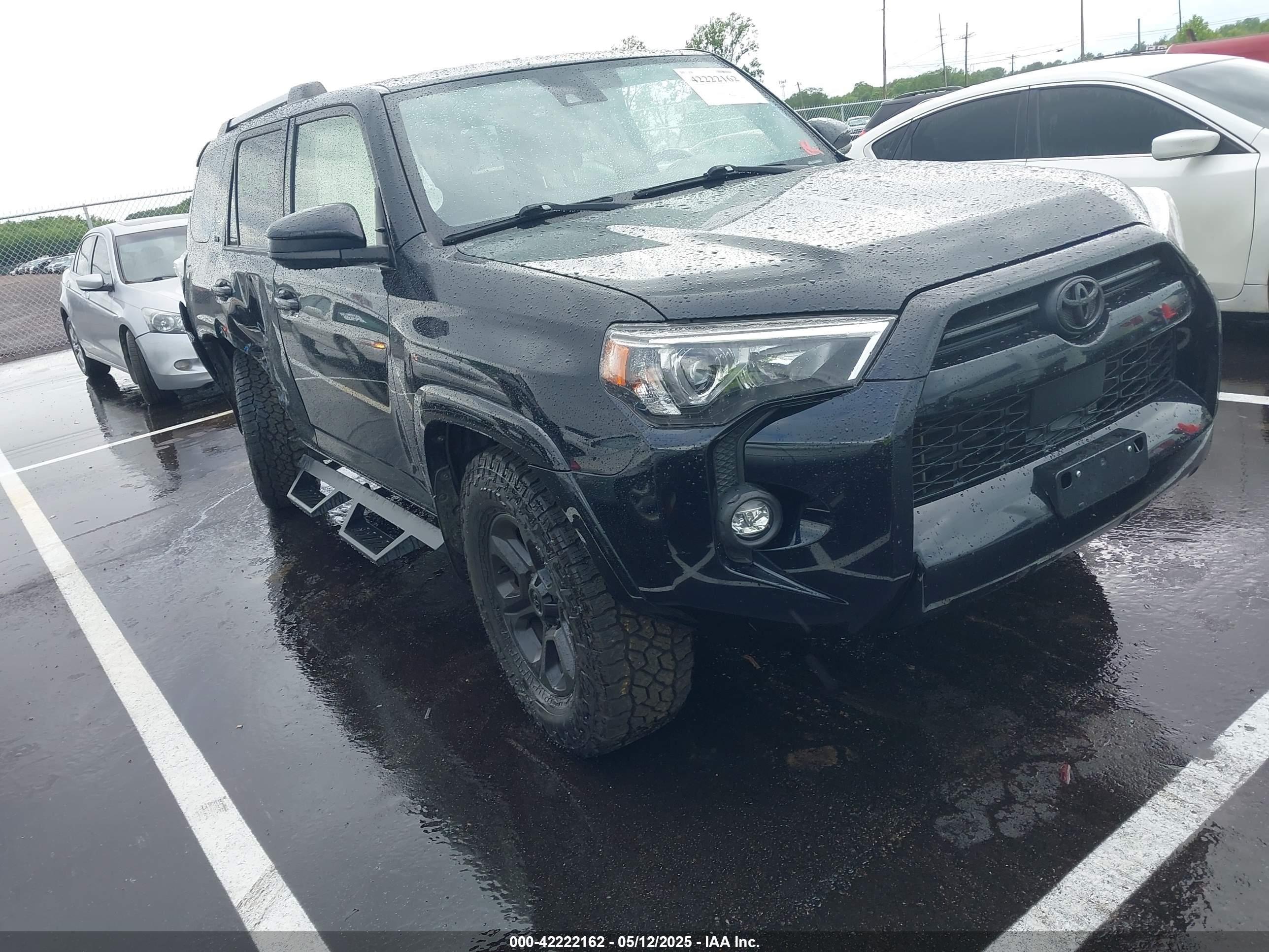 2021 Toyota 4Runner SR5, VIN JTEEU5JRXM5239905 — Side
