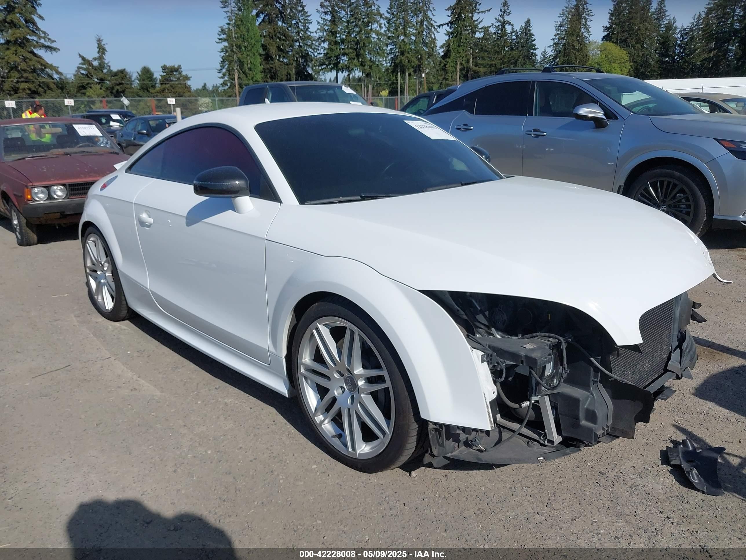 2009 Audi TTS Prestige, VIN TRUUF38J591015864 — Перед