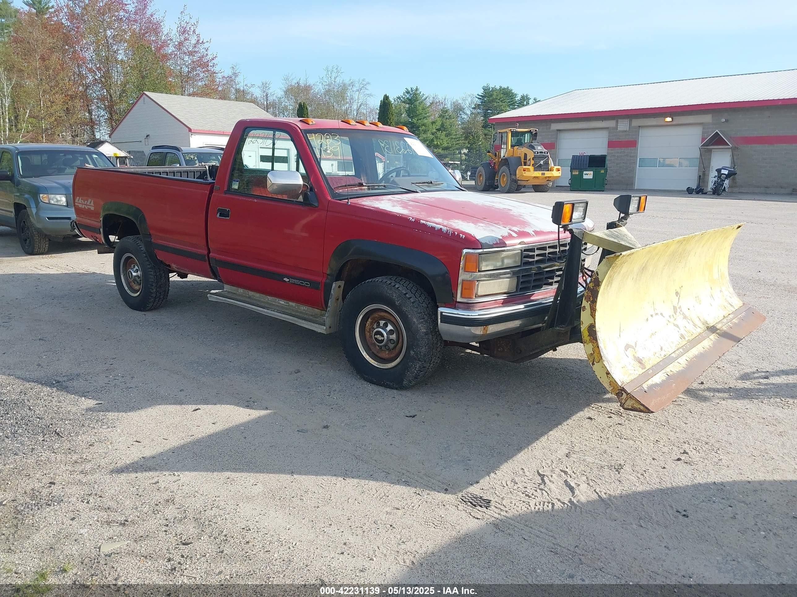1990 Chevrolet K2500, VIN 1GCGK24K5LE117435 — Normal wear