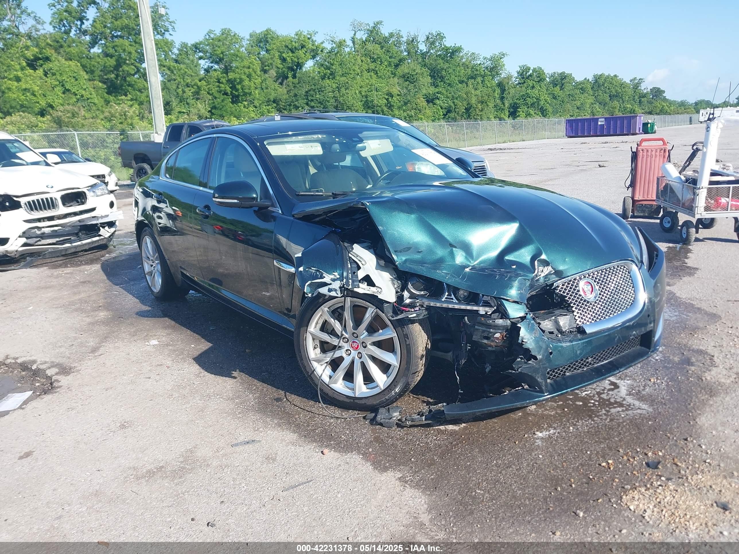 2015 Jaguar XF T Premium, VIN SAJWA0FS5FPU53645 — Front end