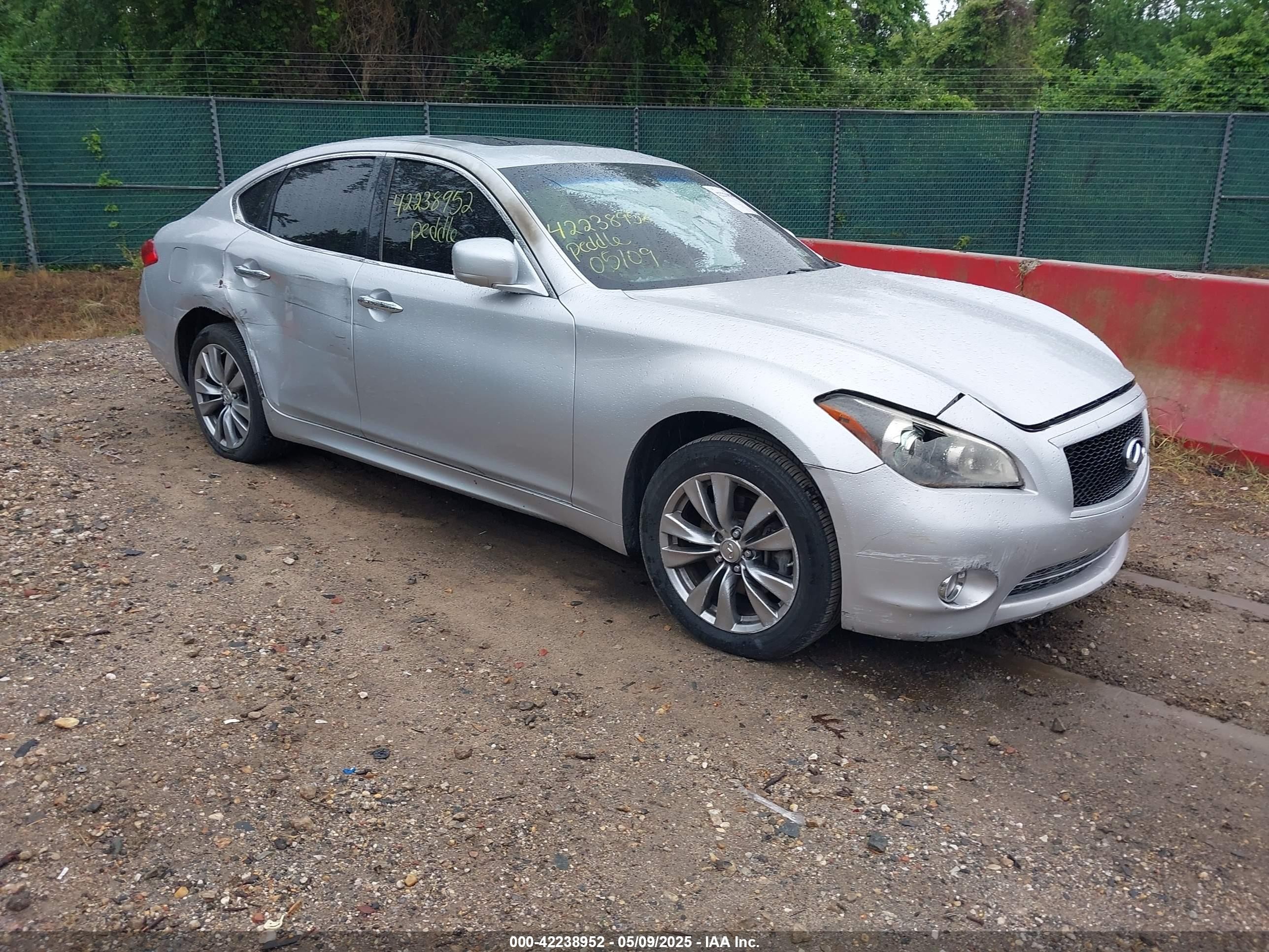 2013 Infiniti M, VIN JN1BY1AR3DM601425 — Interior fire