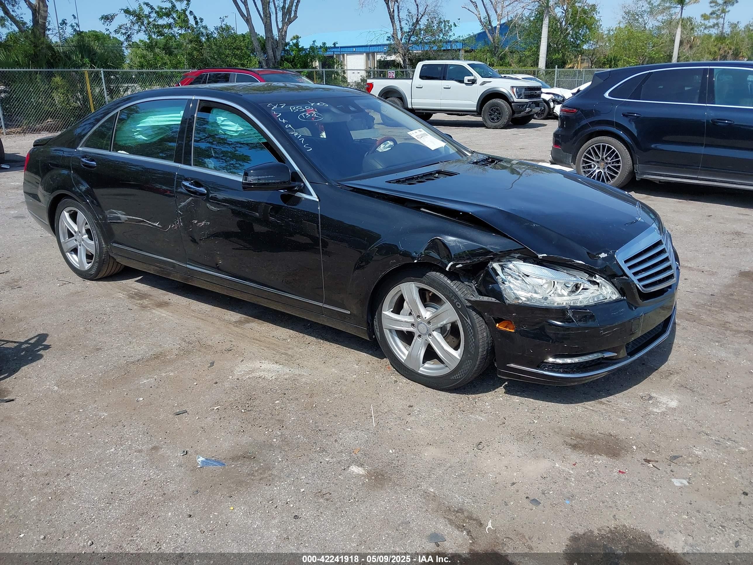 2010 Mercedes-Benz S 550, VIN WDDNG7BB7AA349375 — Front end
