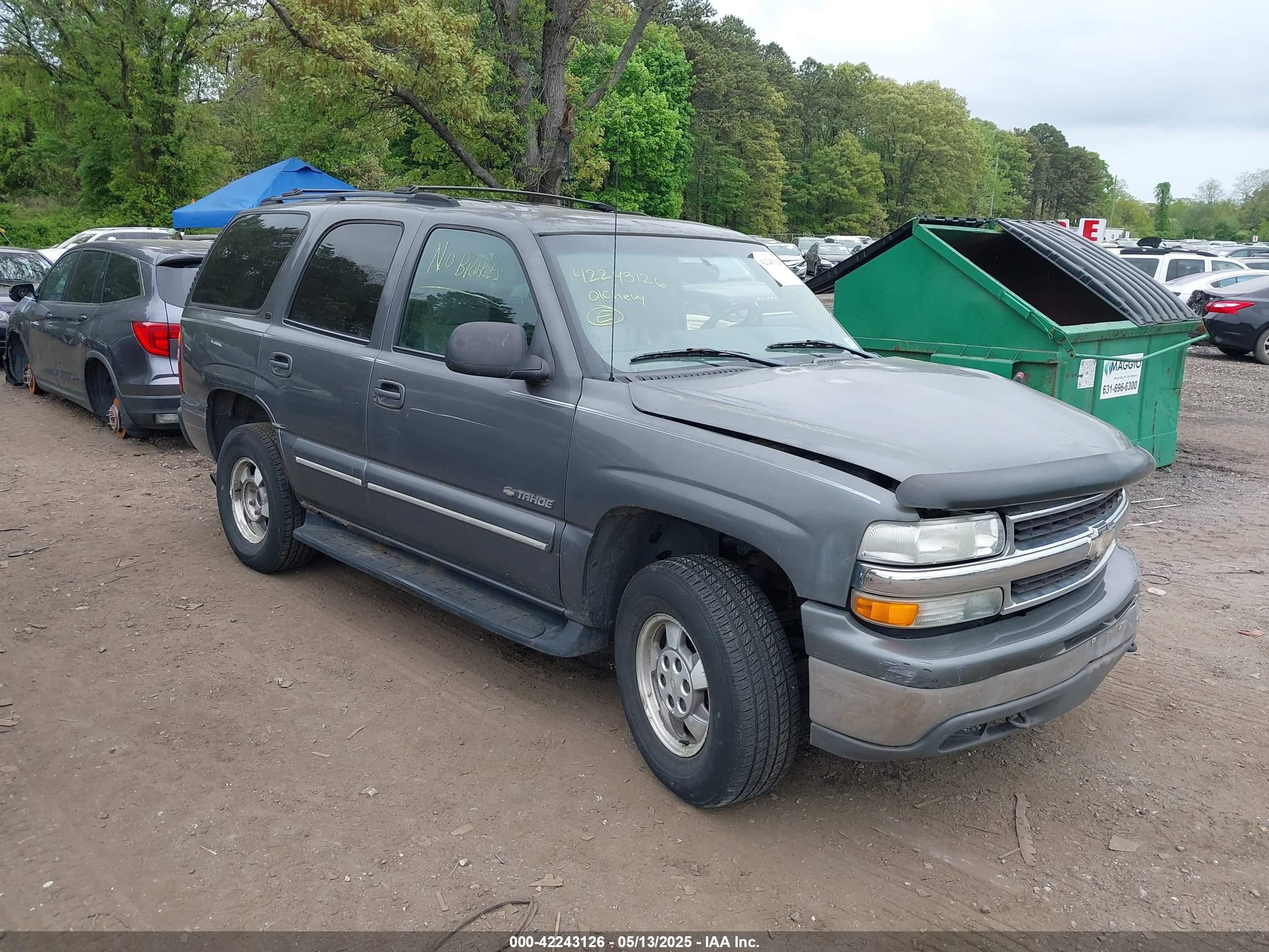 2001 Chevrolet Tahoe LT, VIN 1GNEK13T41J232566 — Front end