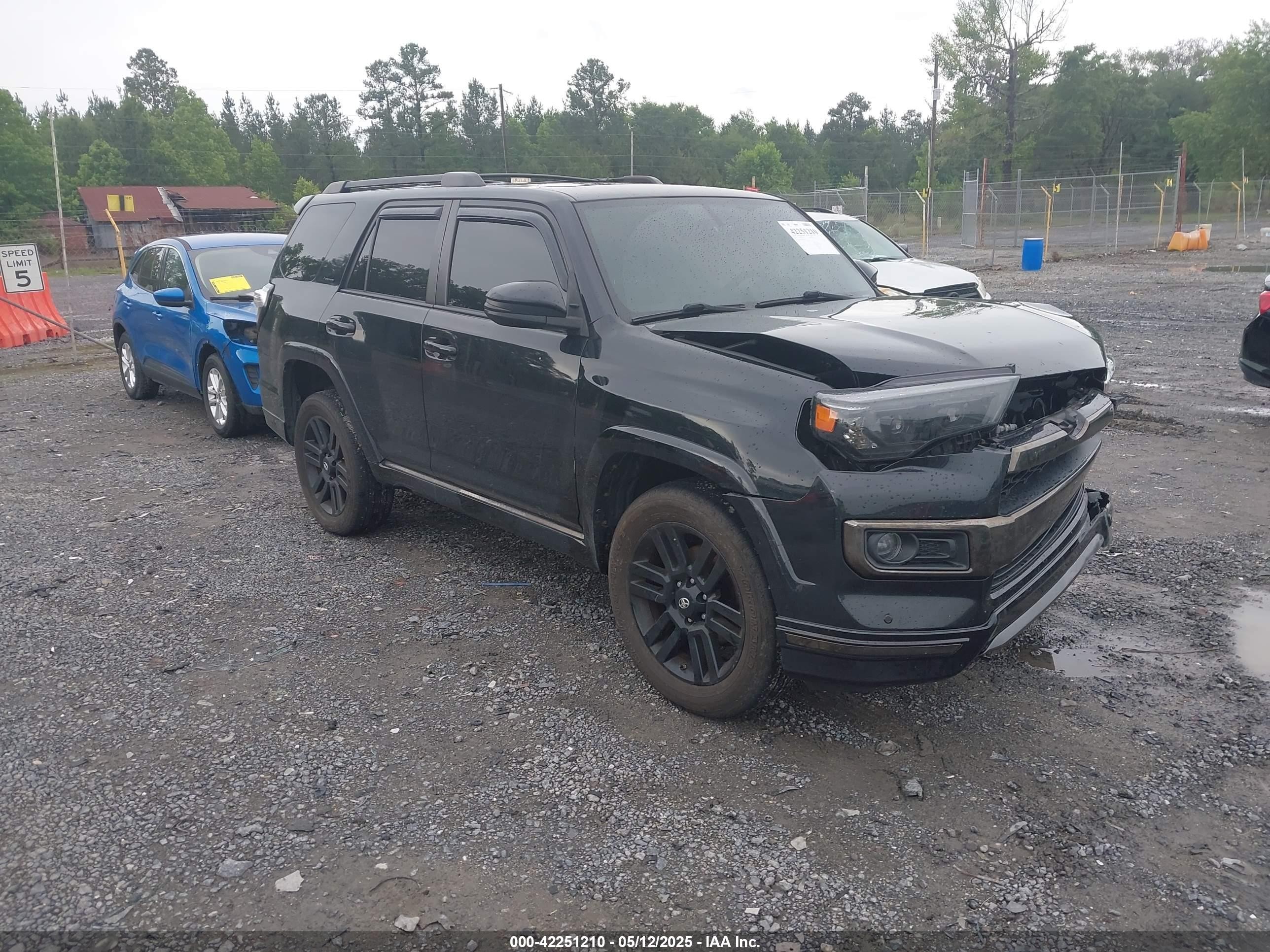 2019 Toyota 4Runner SR5, VIN JTEBU5JR4K5615286 — Front end
