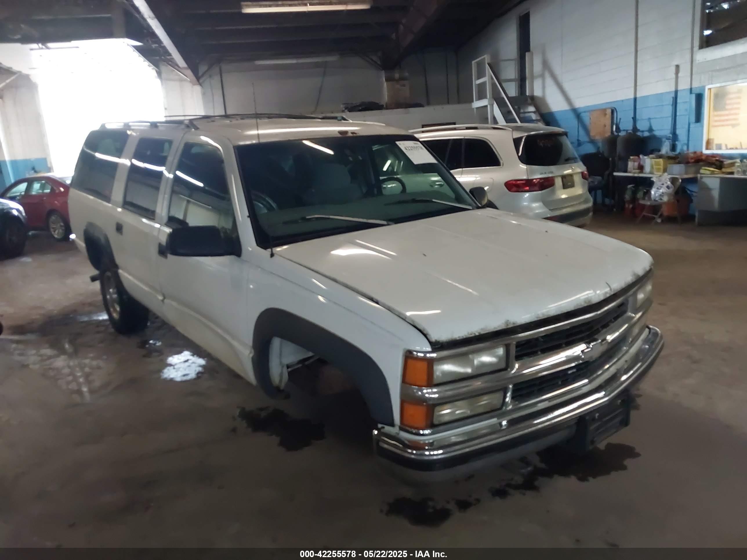1997 Chevrolet Suburban, VIN 3GNGK26R2VG154004 — Undercarriage