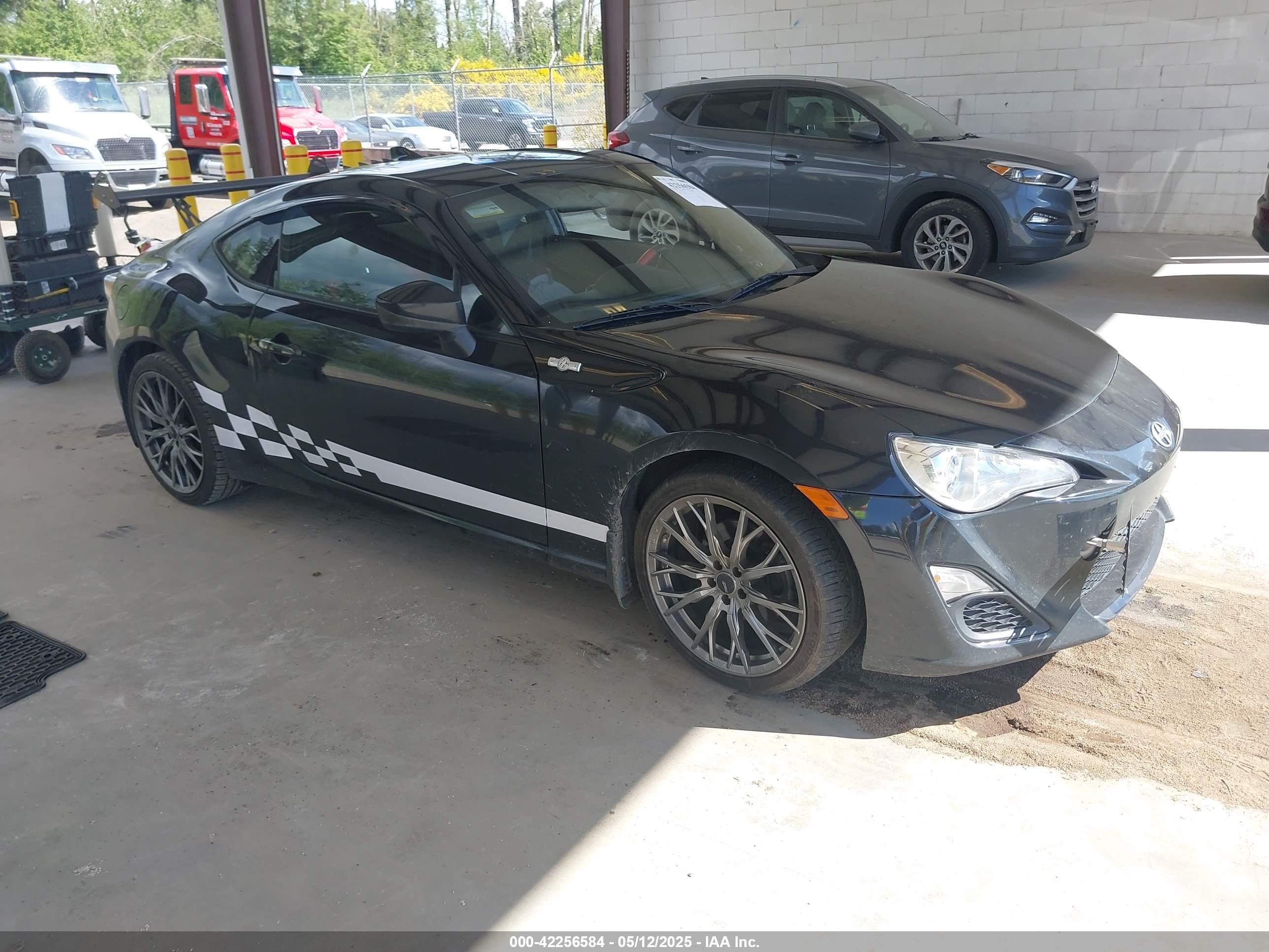 2016 Scion FR-S, VIN JF1ZNAA19G9703680 — Side