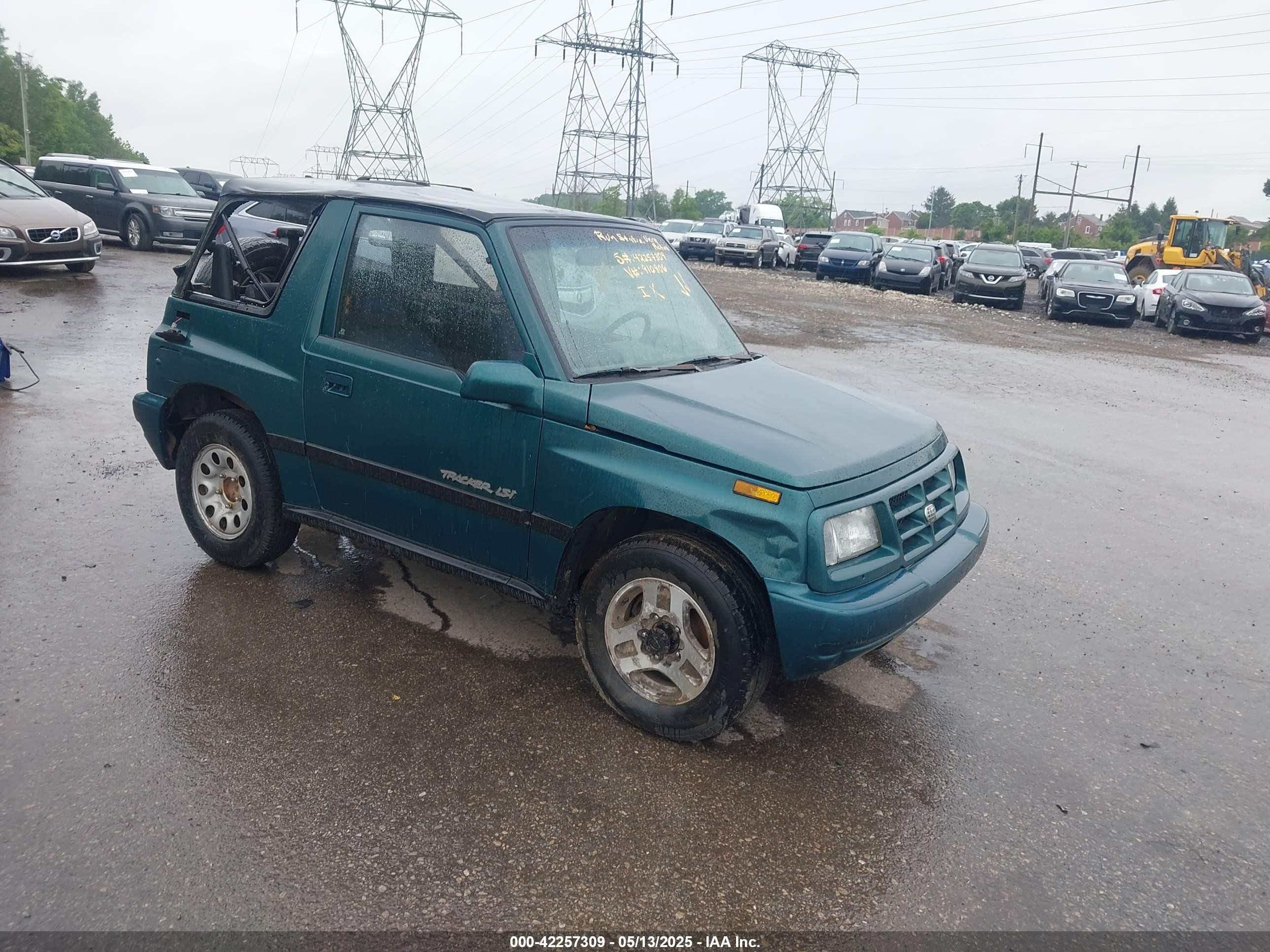 1996 Chevrolet Tracker, VIN 2CNBJ1860T6910906 — Rear end