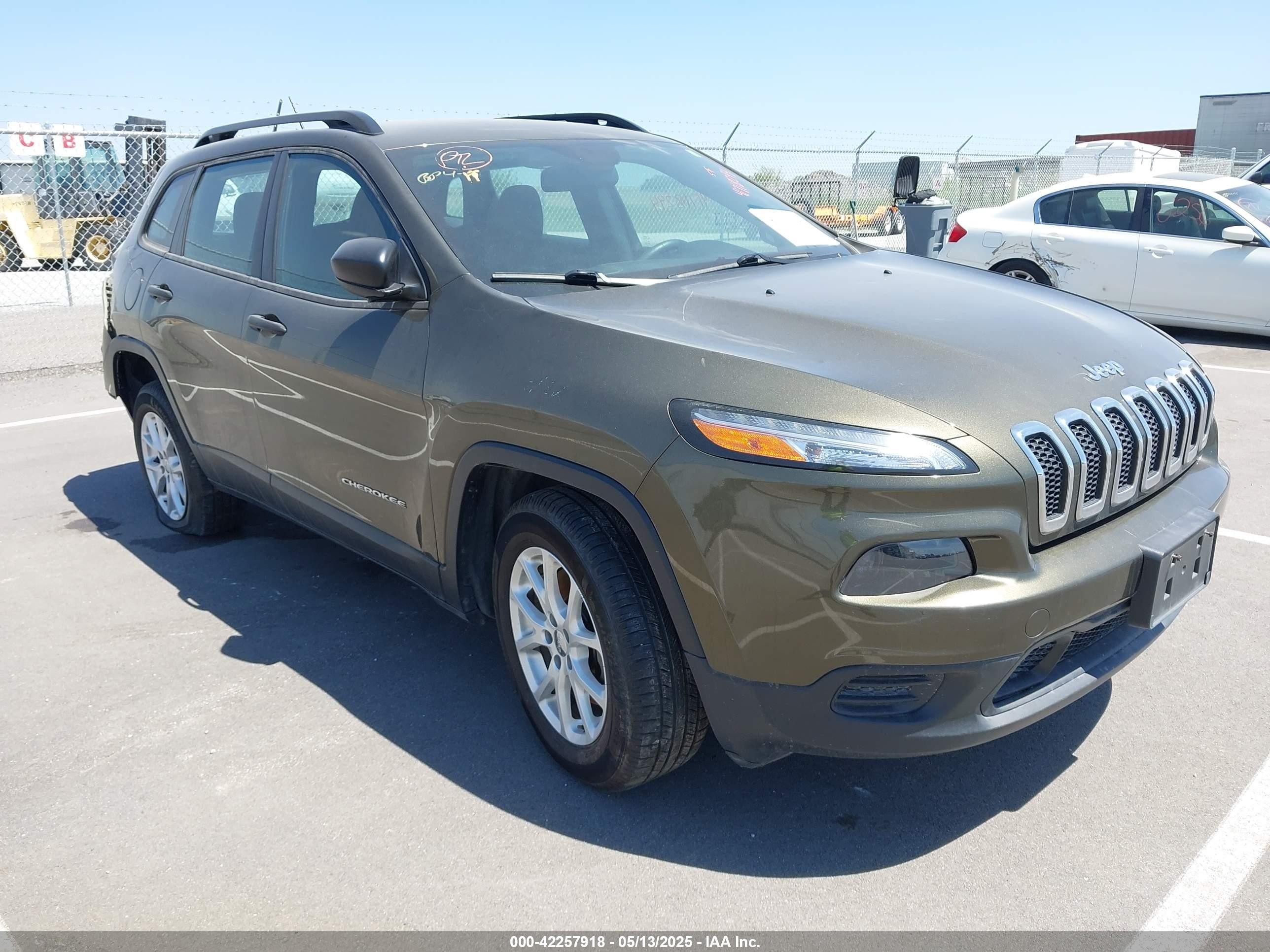 2015 Jeep Cherokee Sport, VIN 1C4PJMAB9FW595102 — Зад
