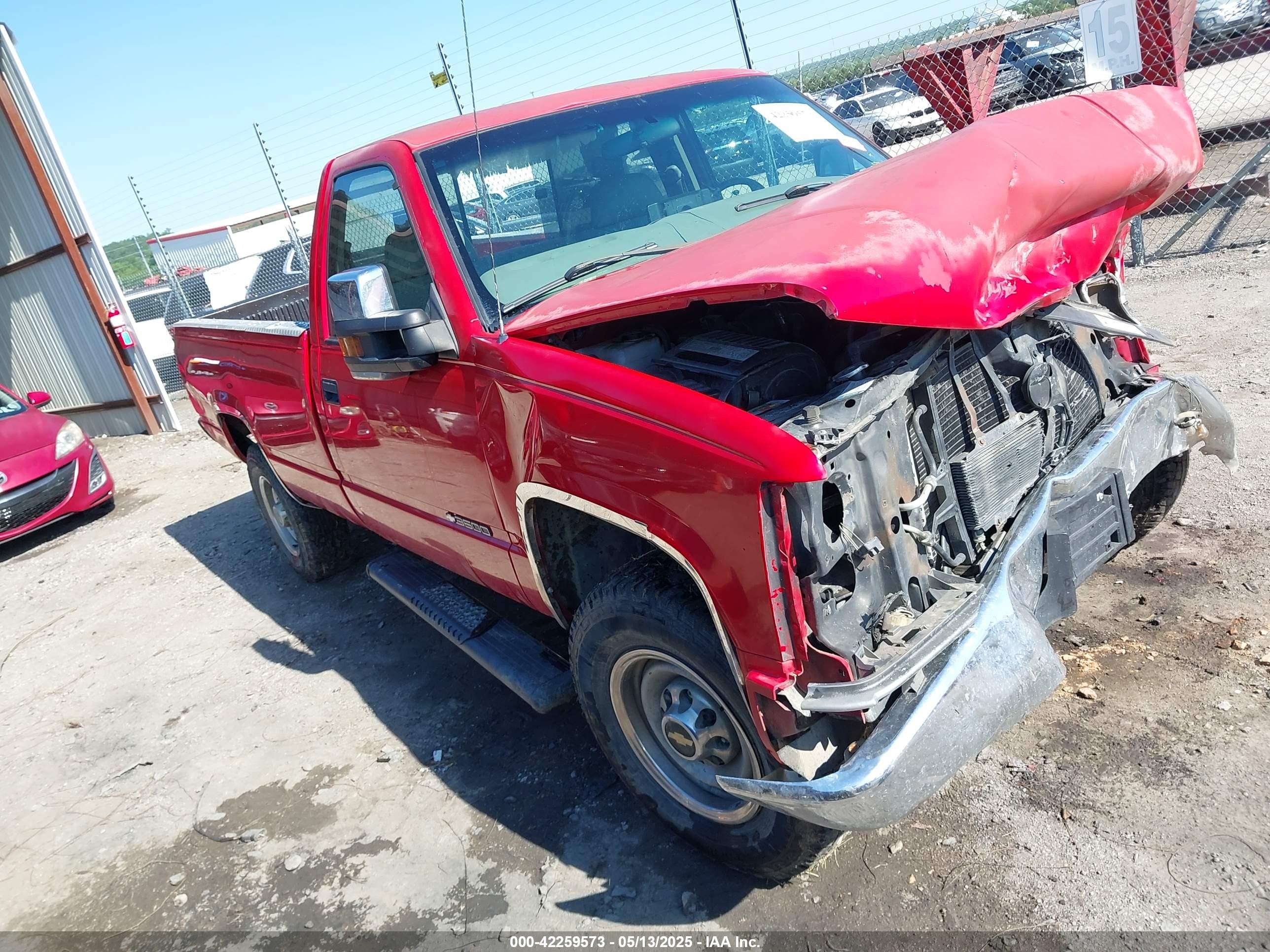2000 Chevrolet Silverado 3500, VIN 1GCGC34R5YR155490 — Front end
