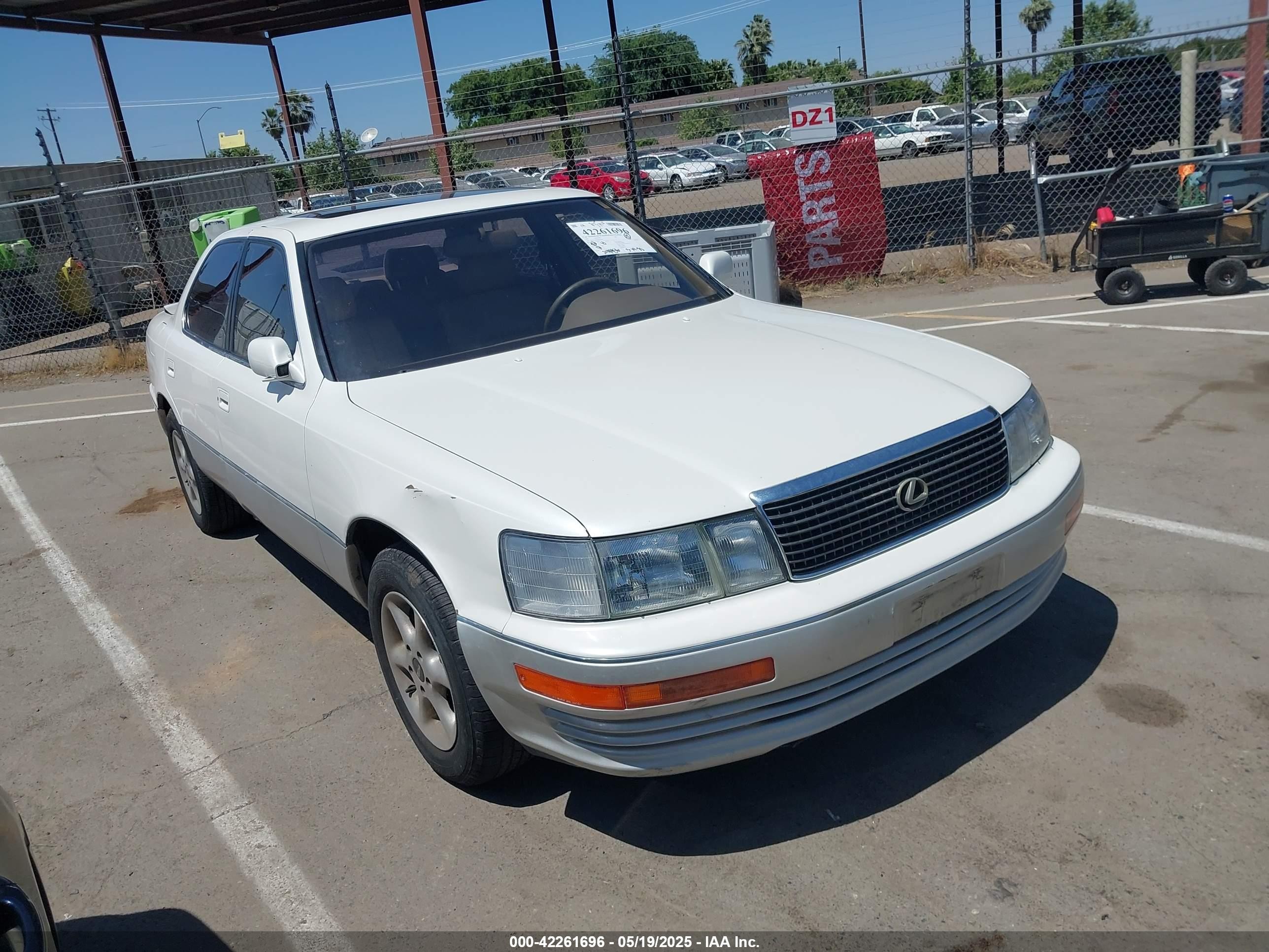1991 Lexus LS 400, VIN JT8UF11E3M0055546 — Front end