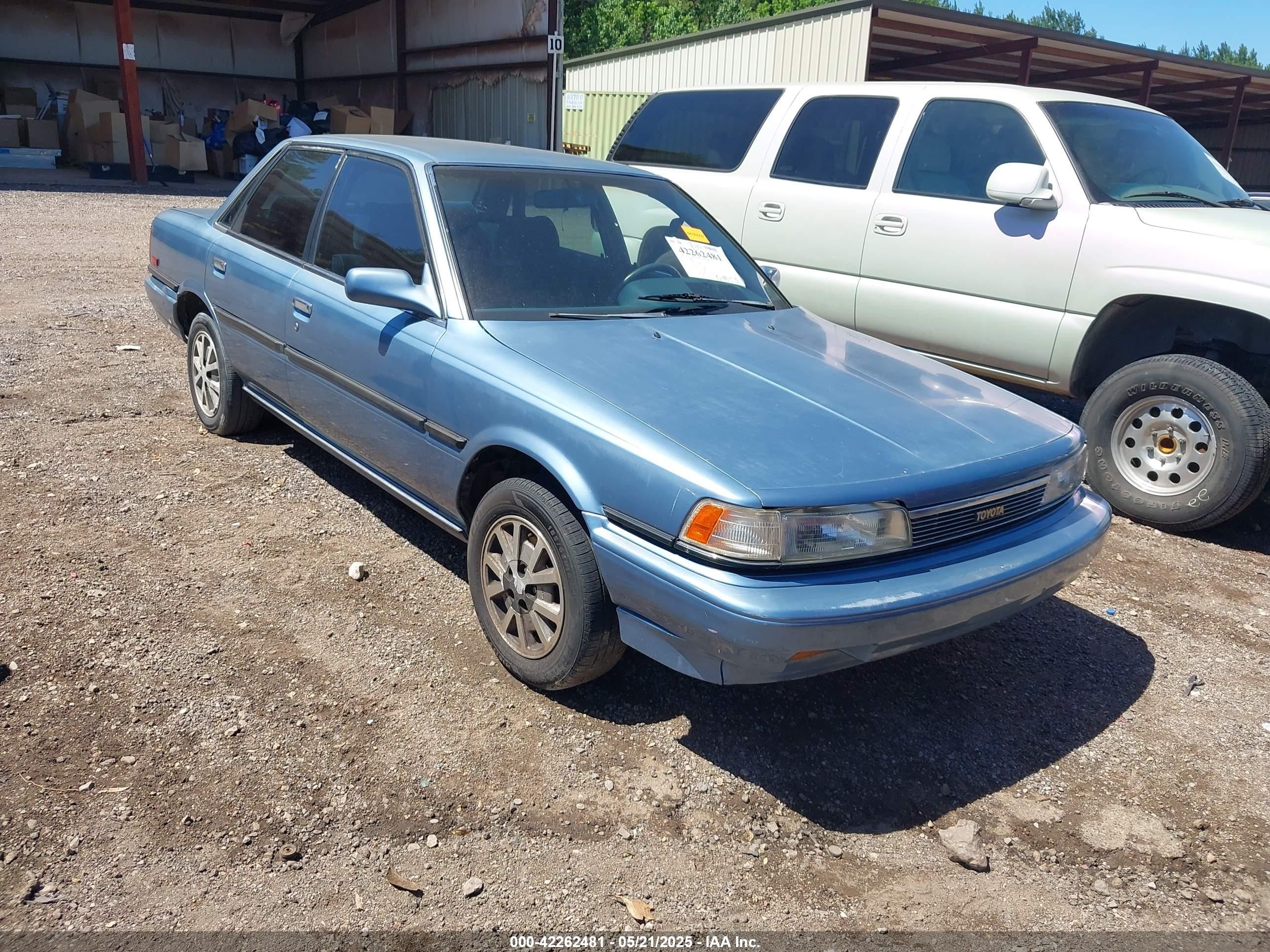 1989 Toyota Camry LE ECT, VIN JT2SV22E9K3334438 — Rear end