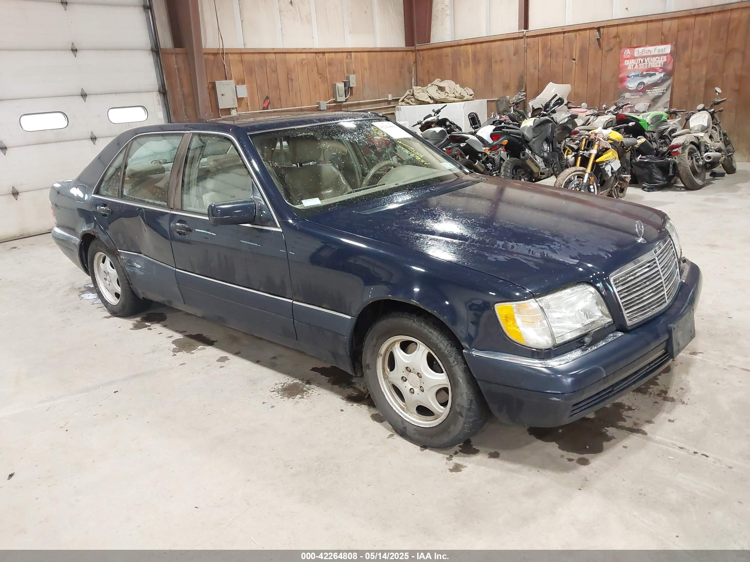 1999 Mercedes-Benz S 320/430/500, VIN WDBGA33G1XA430483 — Side