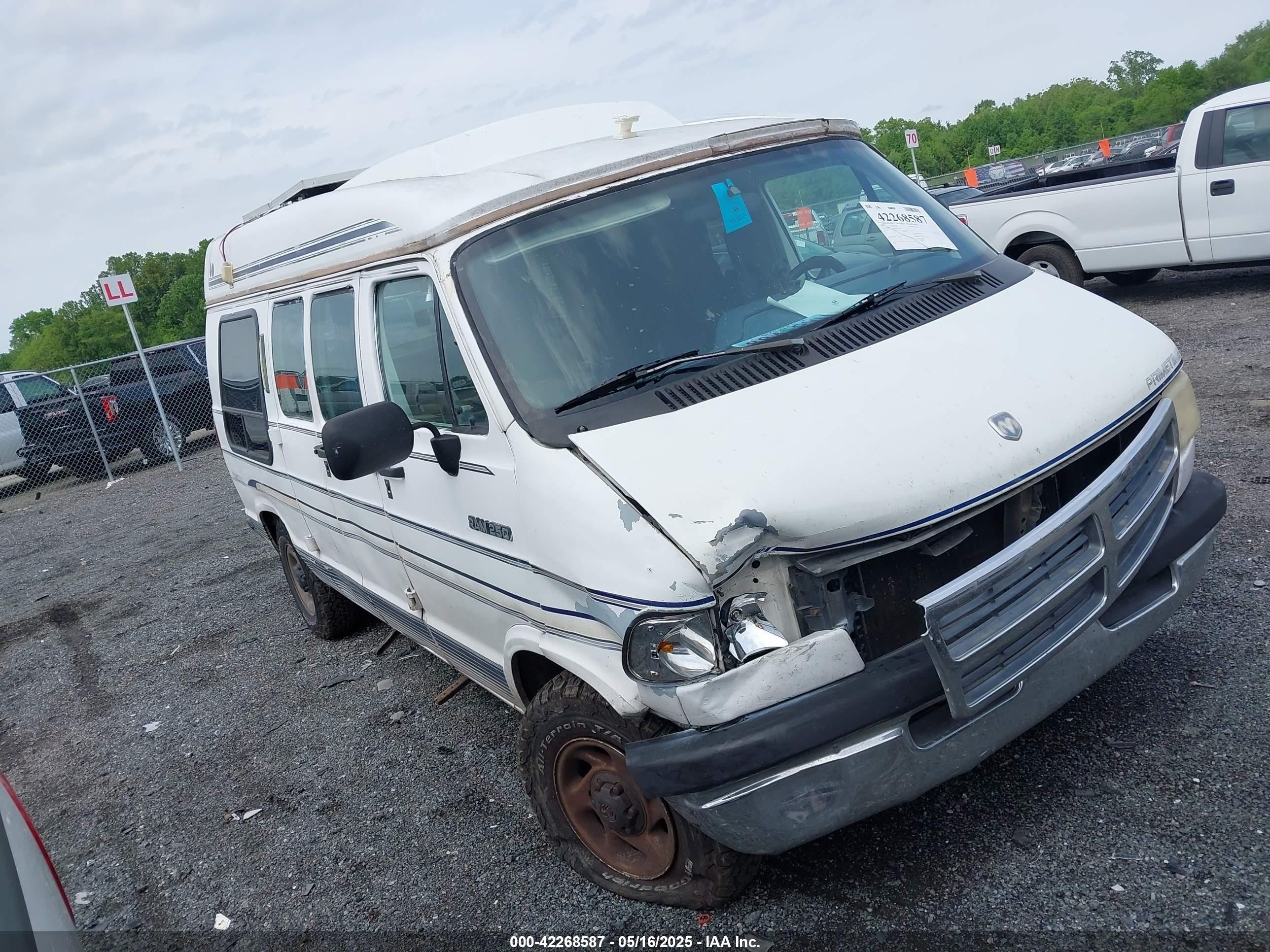1994 Dodge Cargo, VIN 2B6HB21YXRK101575 — Front end