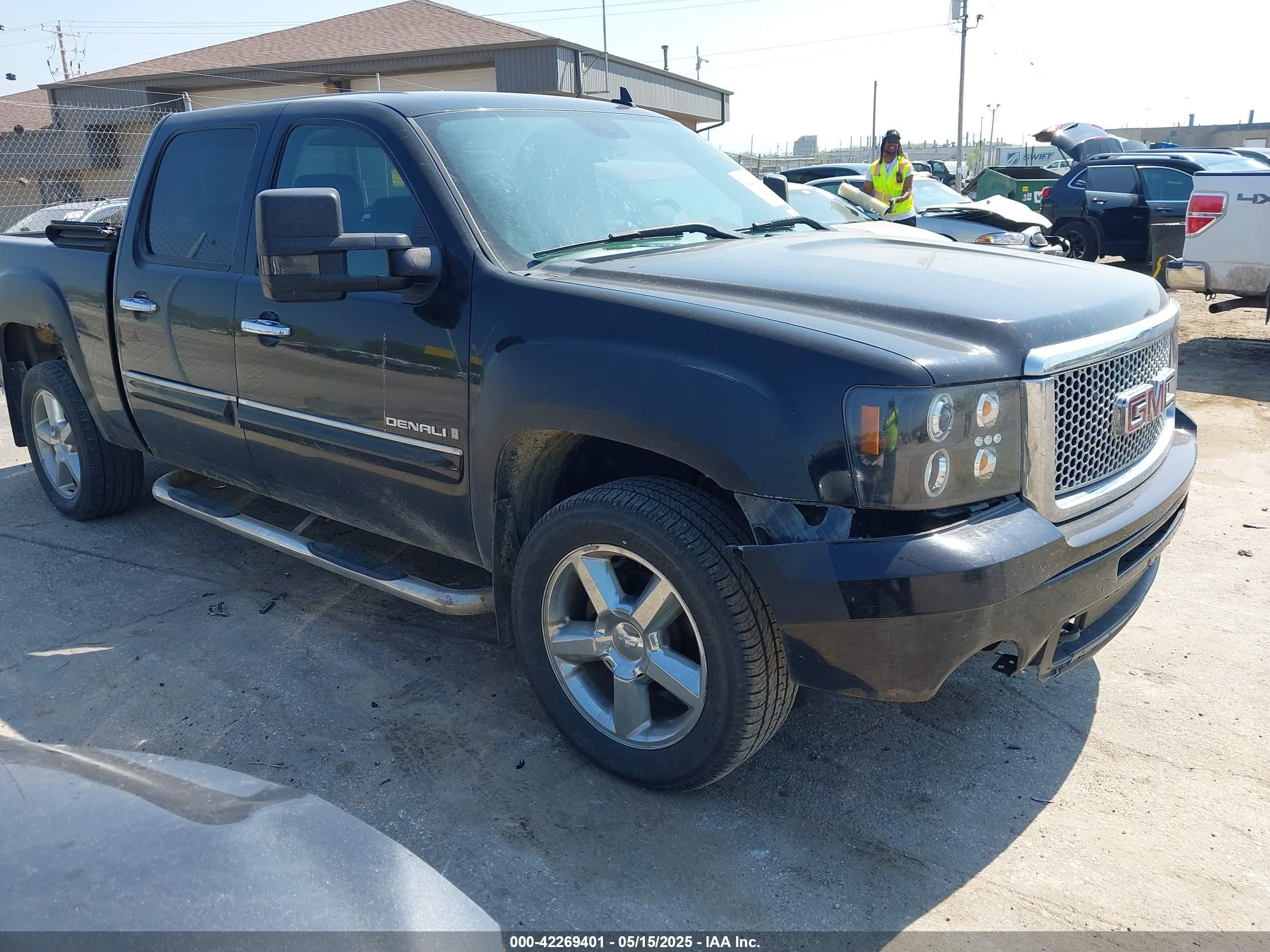 2008 GMC Sierra Denali, VIN 2GTEK638881272803 — Front end