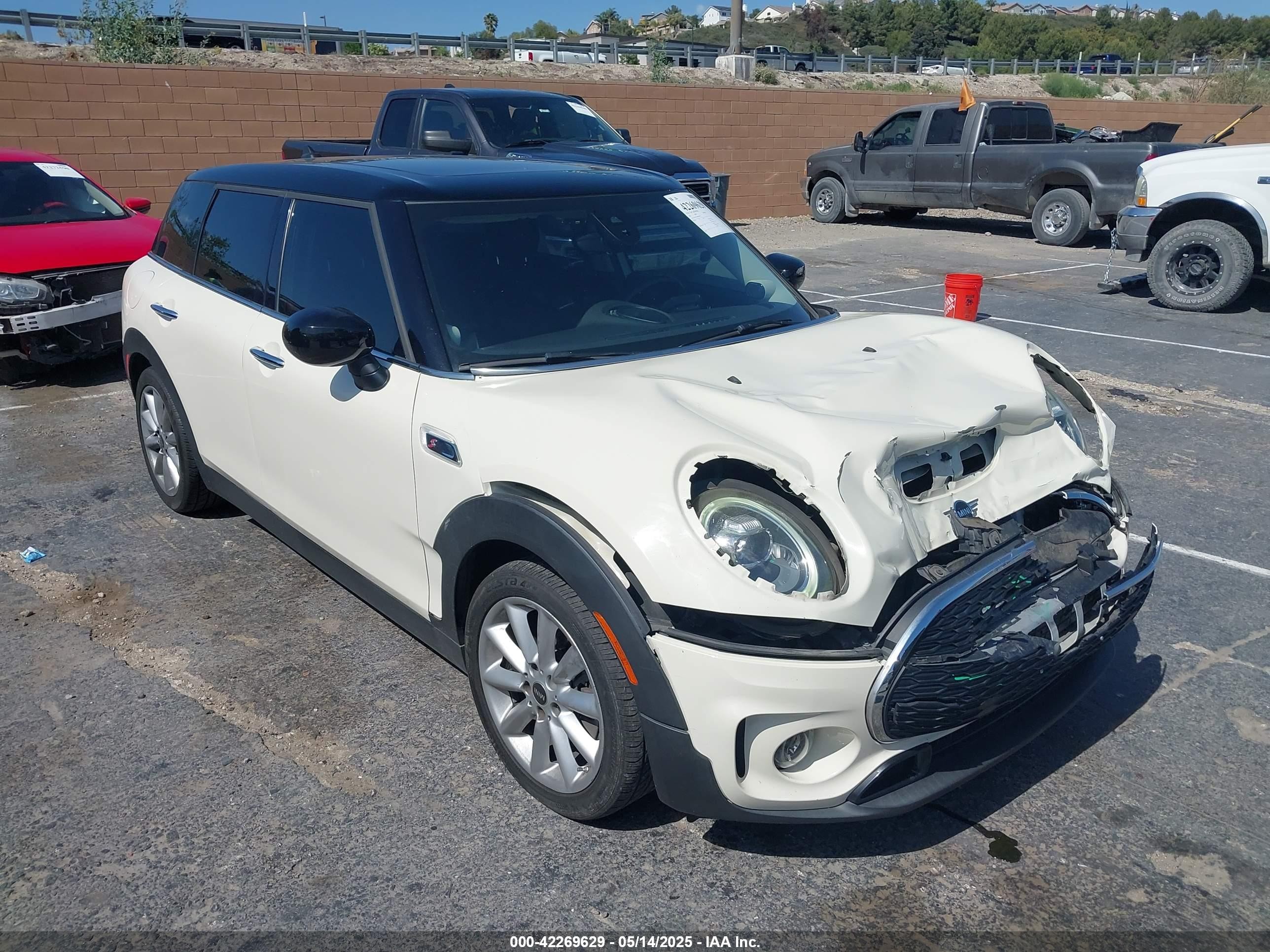 2021 MINI Clubman Cooper S, VIN WMWLV7C00M2N48722 — Front end