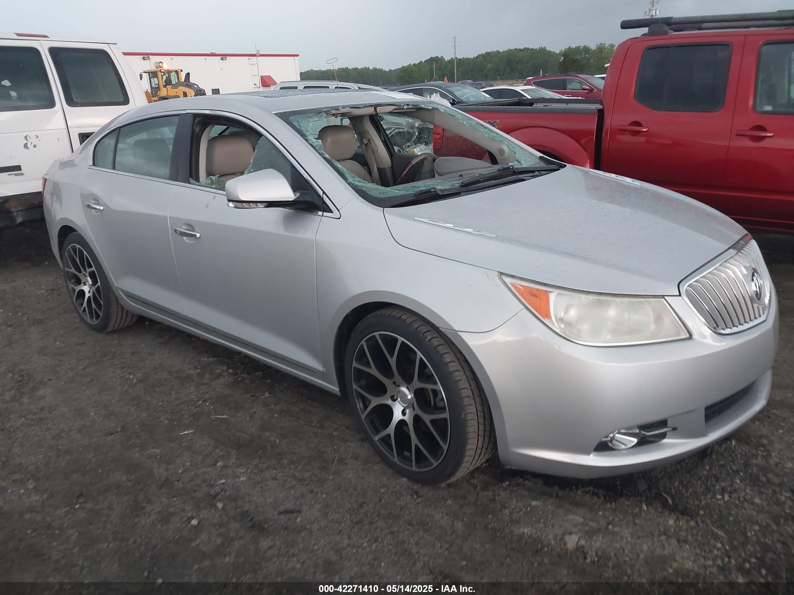 2011 Buick LaCrosse CXL, VIN 1G4GC5ED0BF169316 — Vandalism
