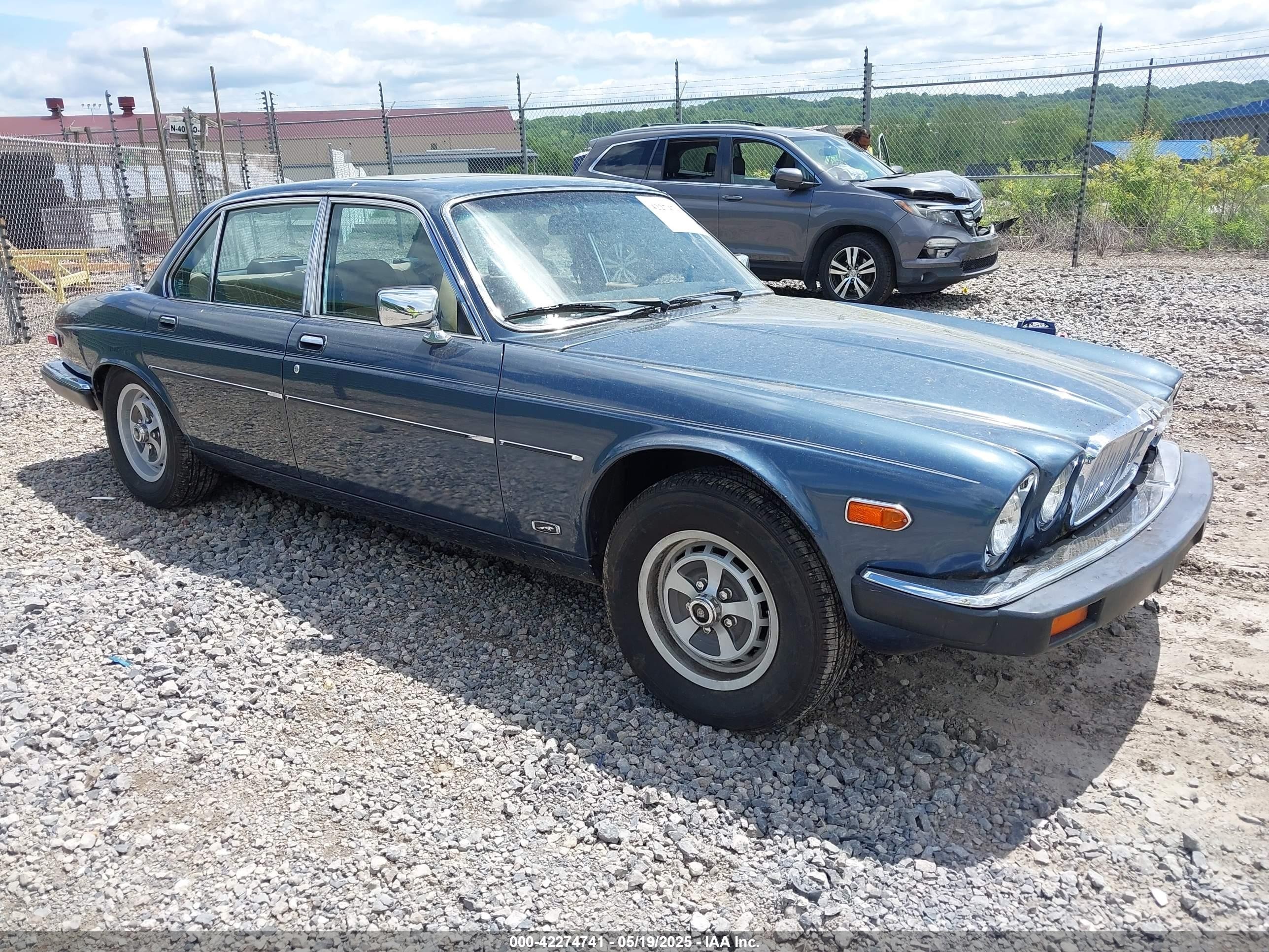 1987 Jaguar XJ, VIN SAJAV1348HC477152 — Rear end