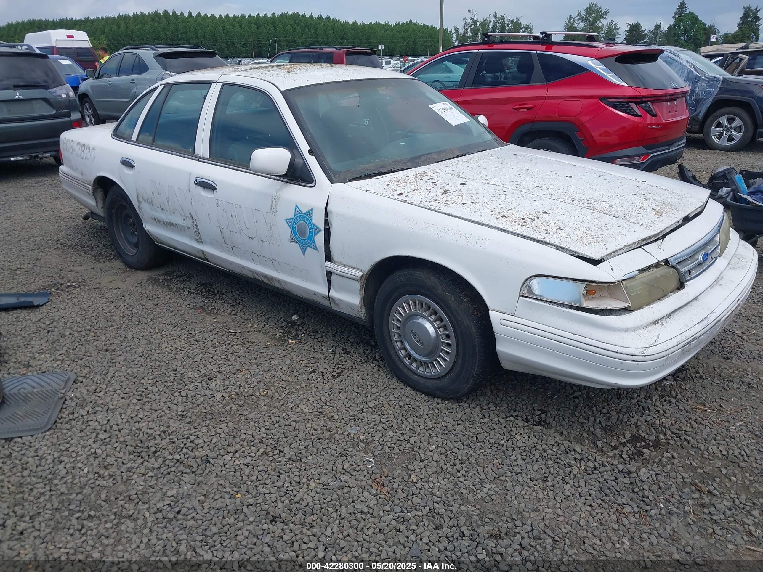 1997 Ford Crown Victoria Police, VIN 2FALP71W4VX172258 — Normal wear