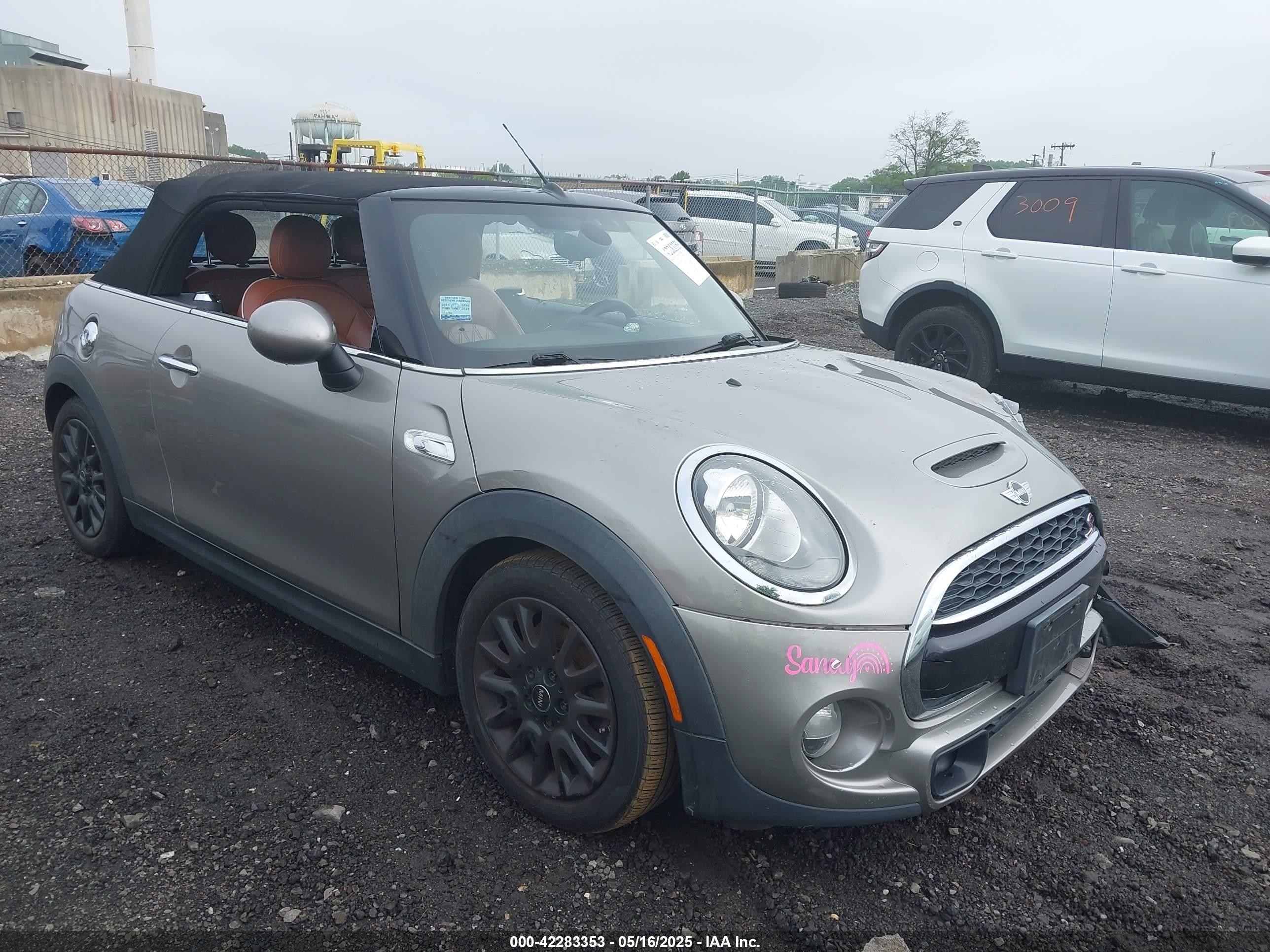 2016 MINI Convertible S, VIN WMWWG9C53G3A91095 — Перед