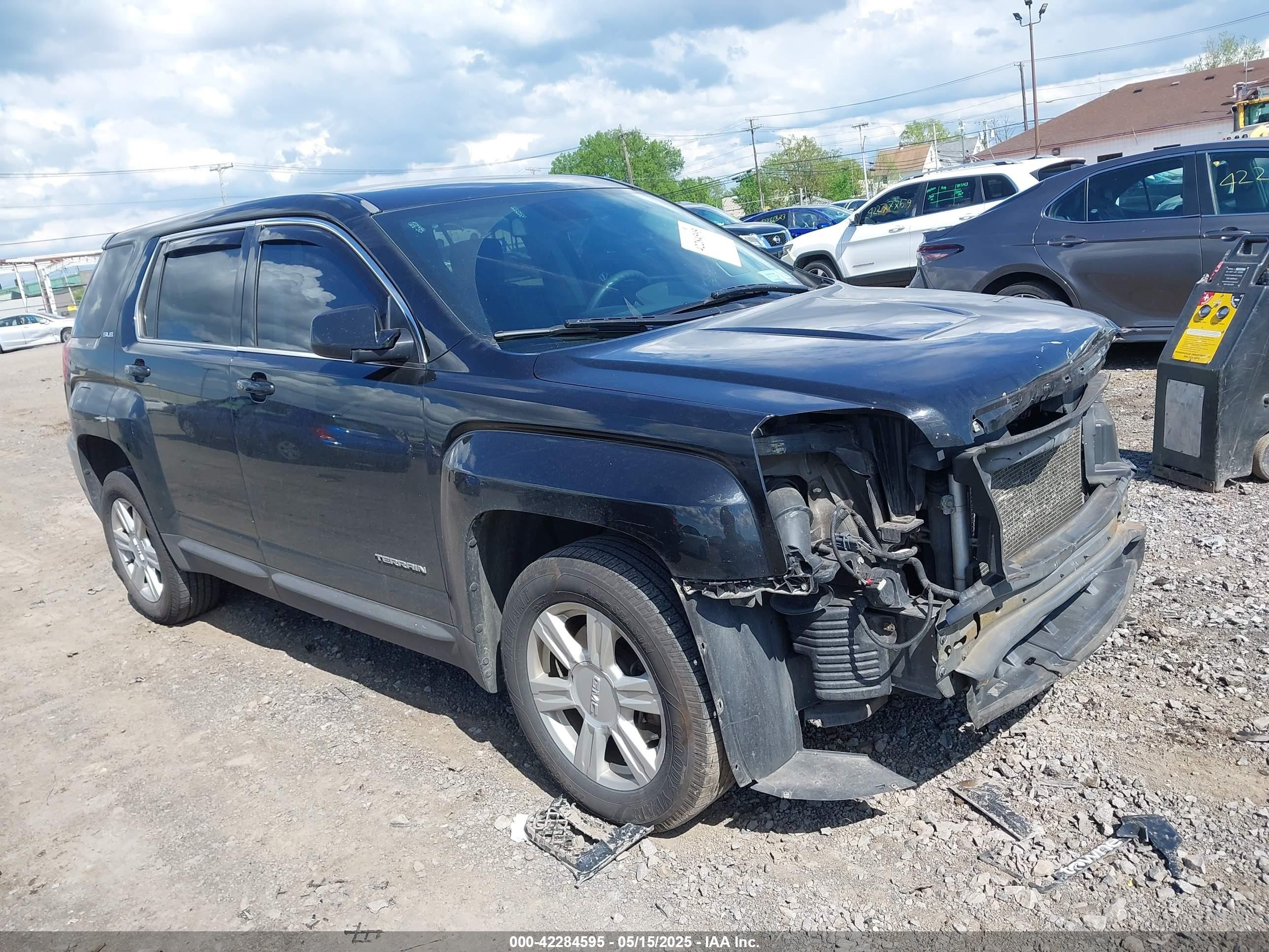 2016 GMC Terrain SLE, VIN 2GKFLSEKXG6354685 — Front end