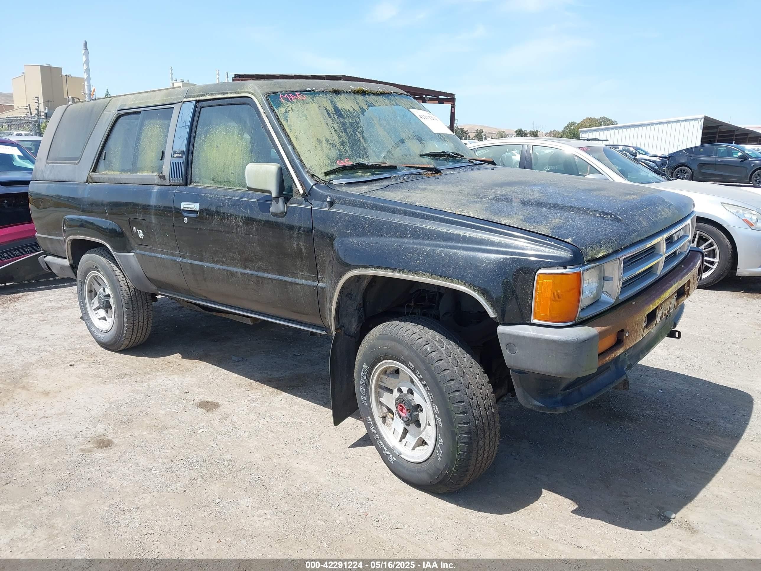 1988 Toyota 4Runner, VIN JT3VN66W6J0017803 — Rear end
