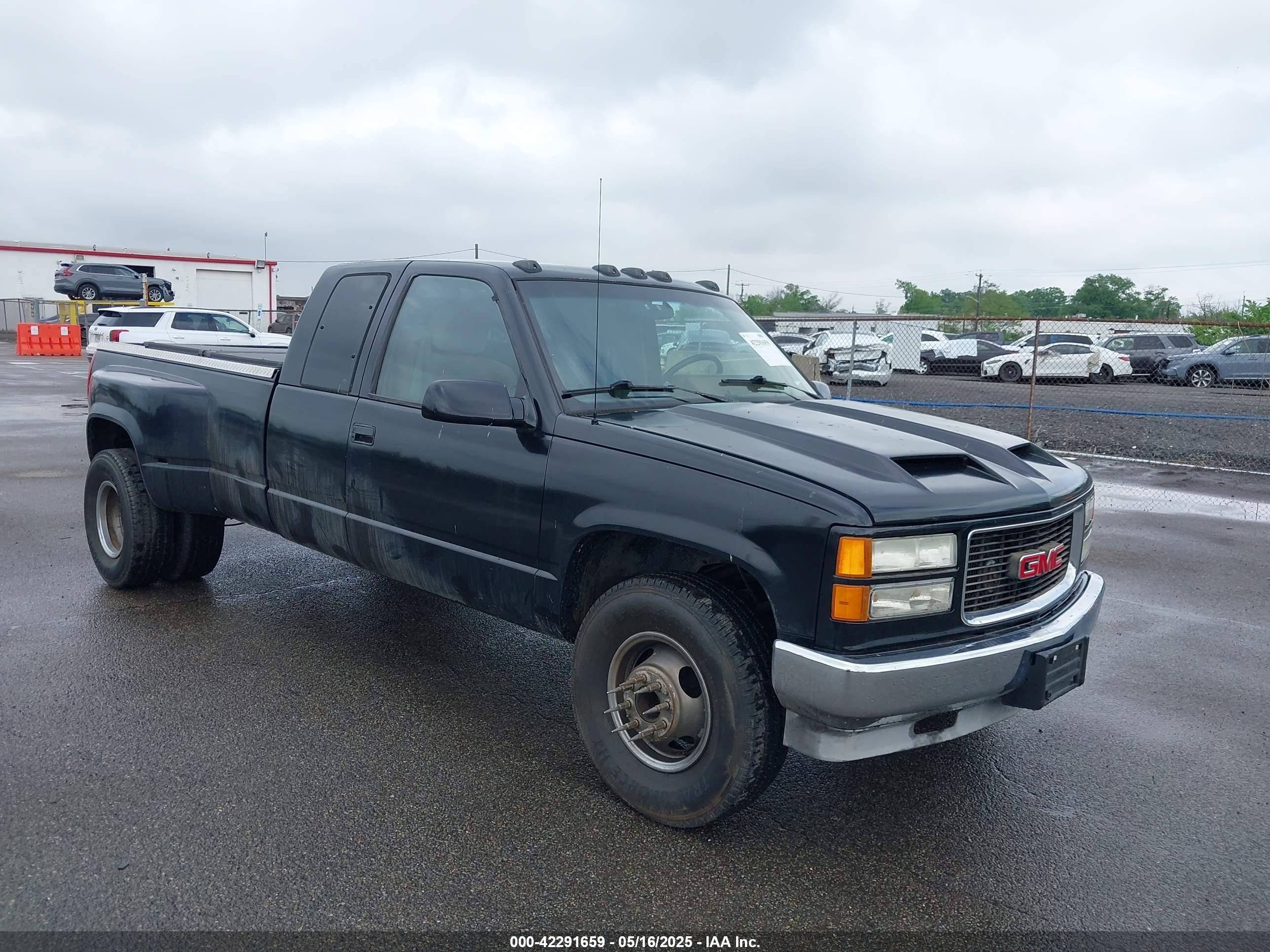 1990 GMC 3500 Pickups, VIN 2GTHC39N2L1565935 — Rear end
