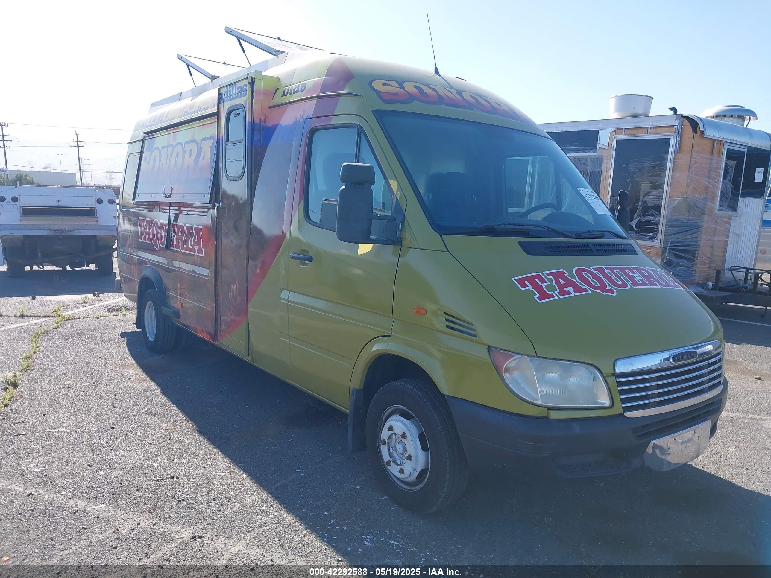 2003 Dodge Sprinter, VIN WD2YD542X35544074 — Пожар в салоне
