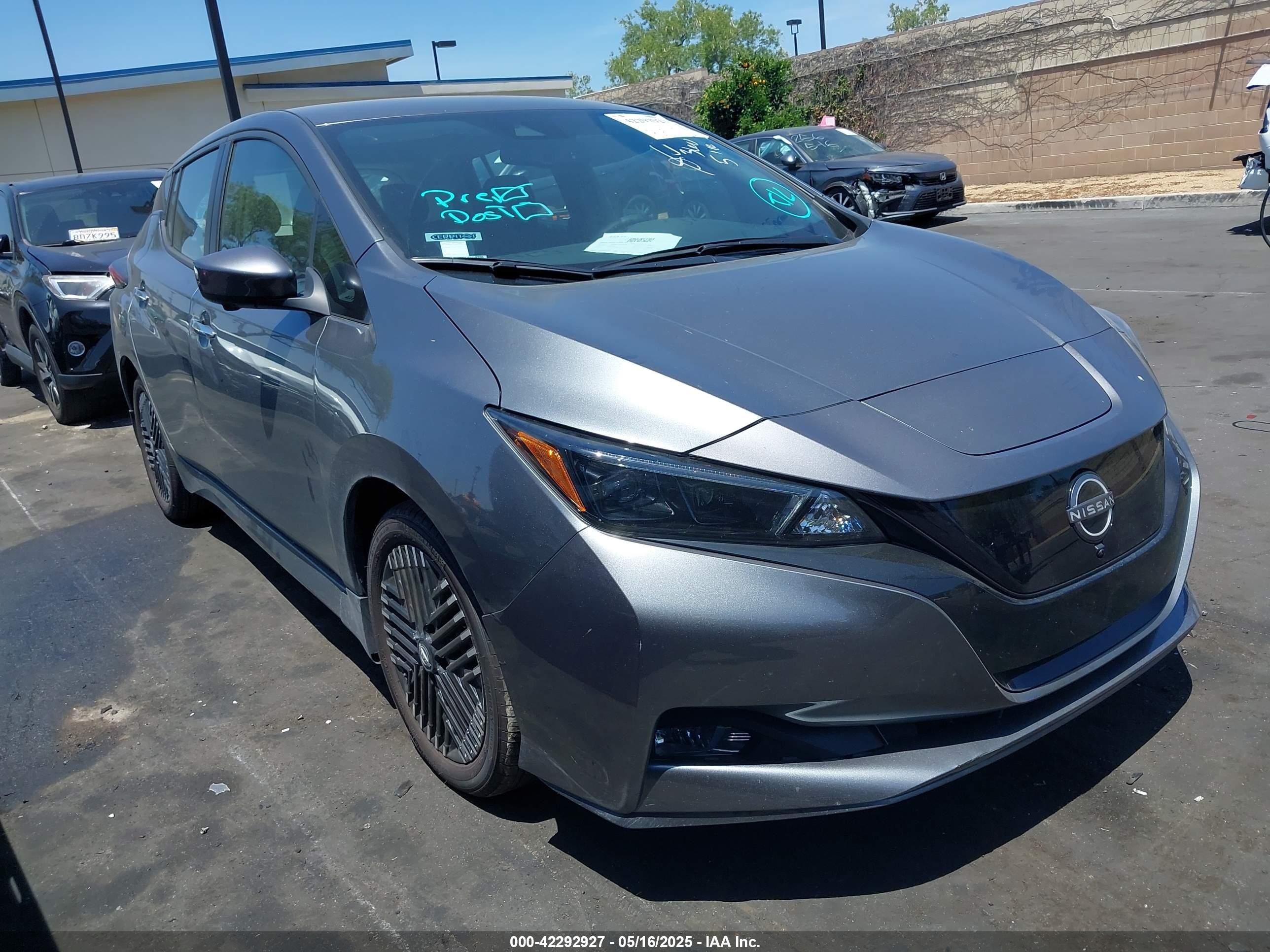 2025 Nissan LEAF SV Plus, VIN 1N4CZ1CV4SC558120 — Бок