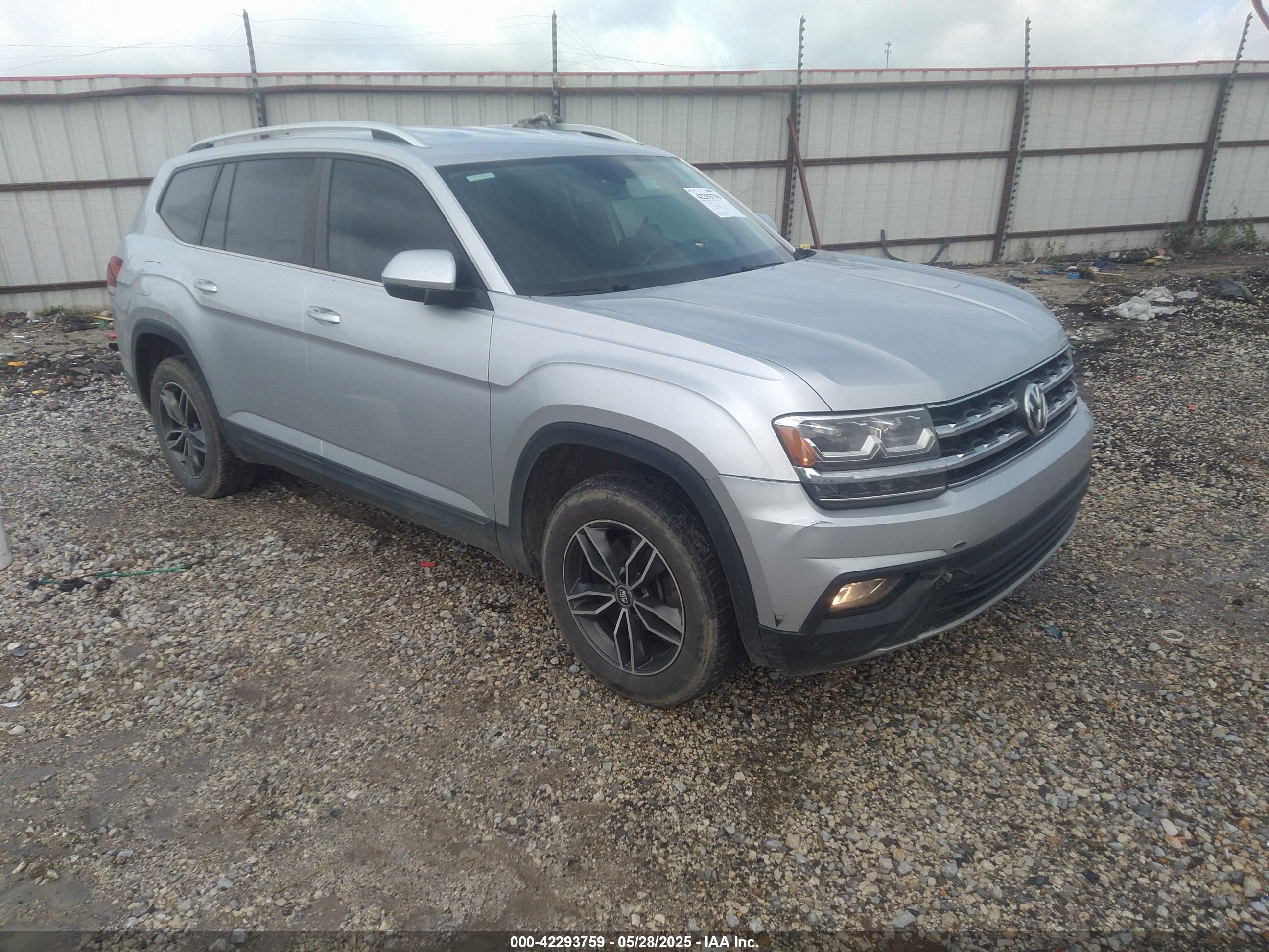 2018 Volkswagen Atlas SE, VIN 1V2CR2CA7JC558459 — Storm
