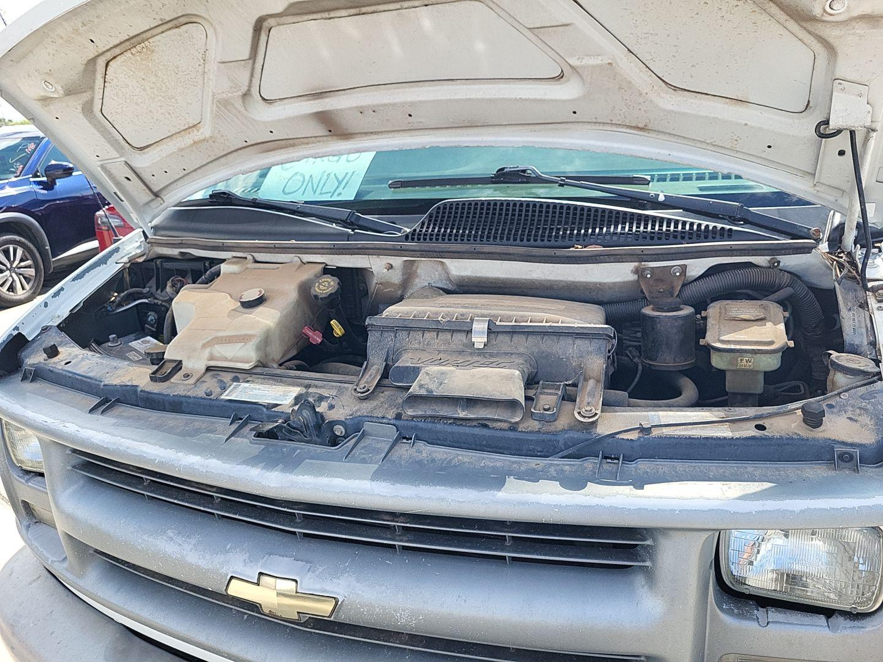 2000 Chevrolet Express, VIN 1GCHG39R6Y1235834 — Normal wear