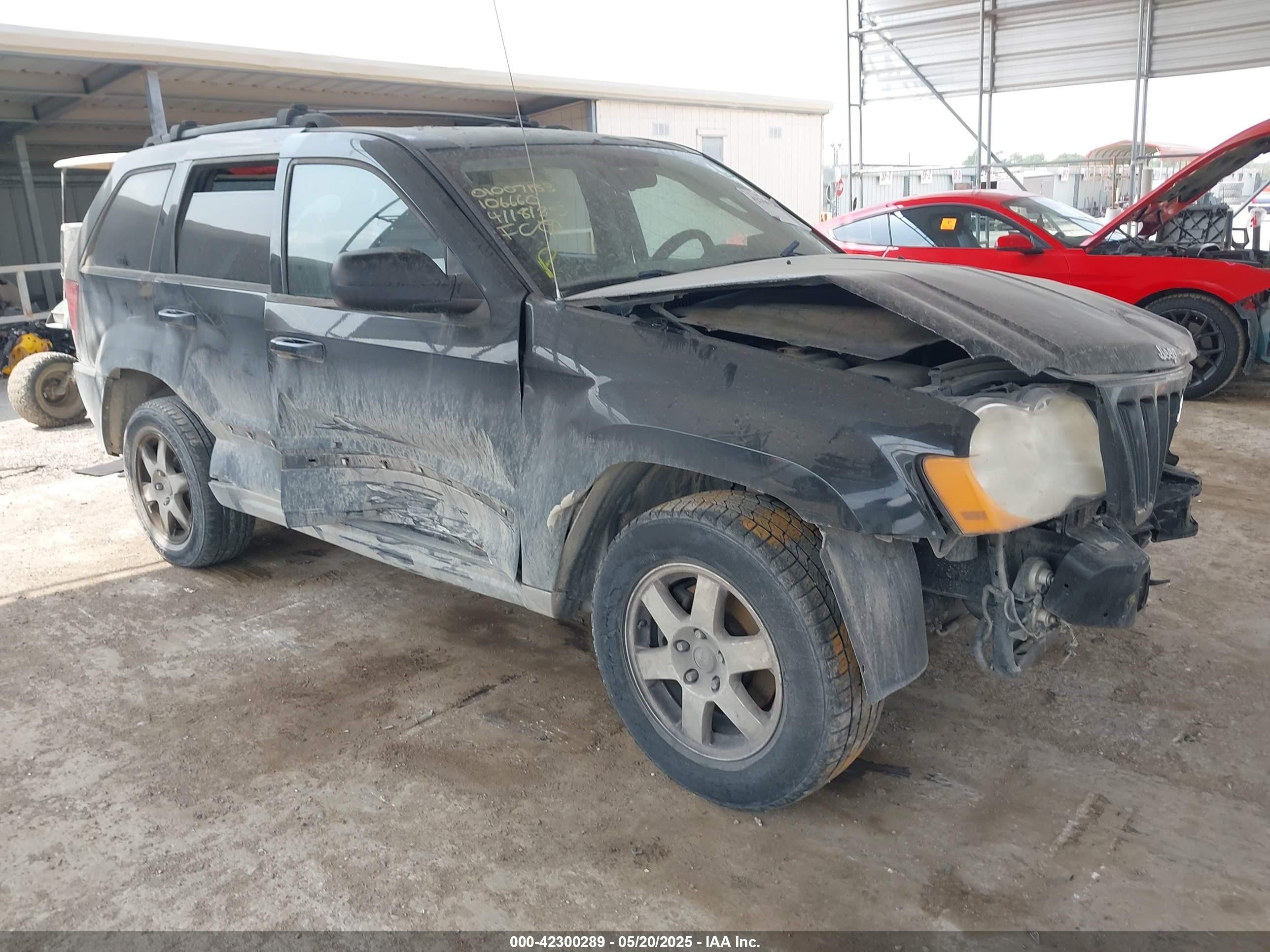 2010 Jeep Grand Cherokee Laredo, VIN 1J4PS4GK9AC106660 — Front end