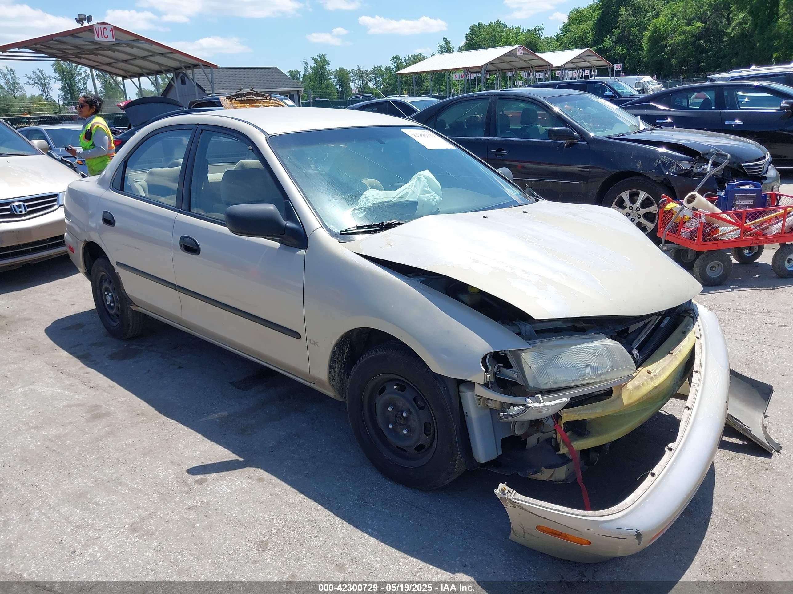 1996 Mazda Protege DX, VIN JM1BB1411T0310397 — Перед