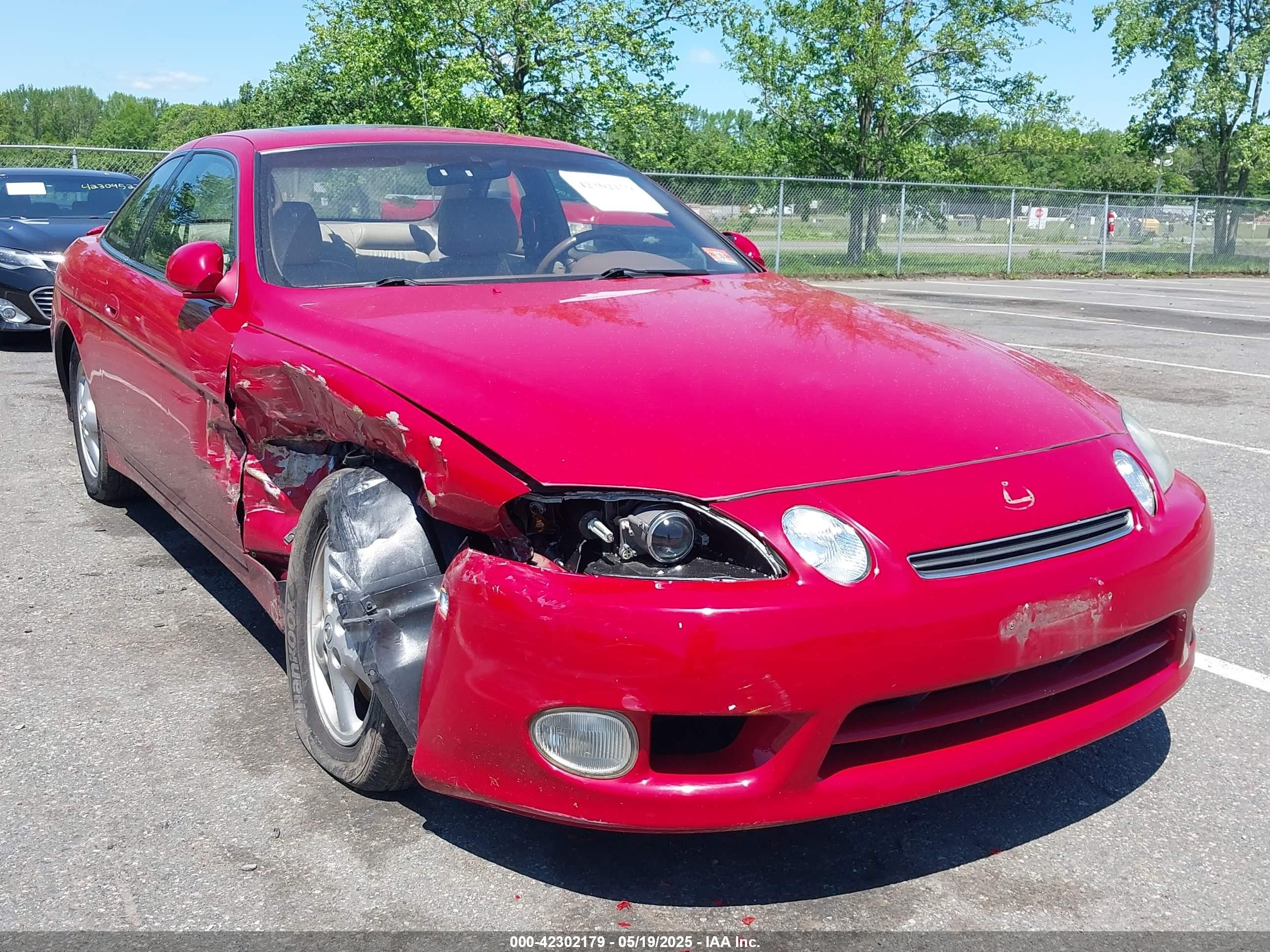 1997 Lexus SC 400, VIN JT8CH32Y8V1000290 — Front end