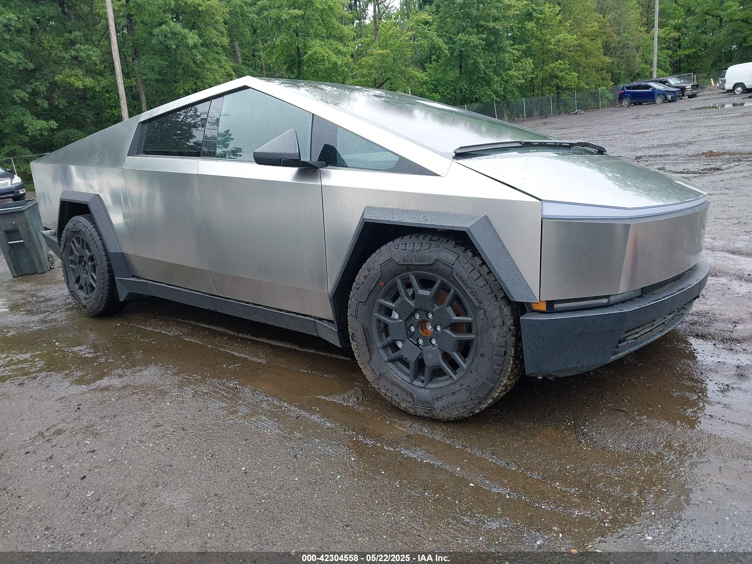 2025 Tesla Cybertruck, VIN 7G2CEHED1SA061865 — Side