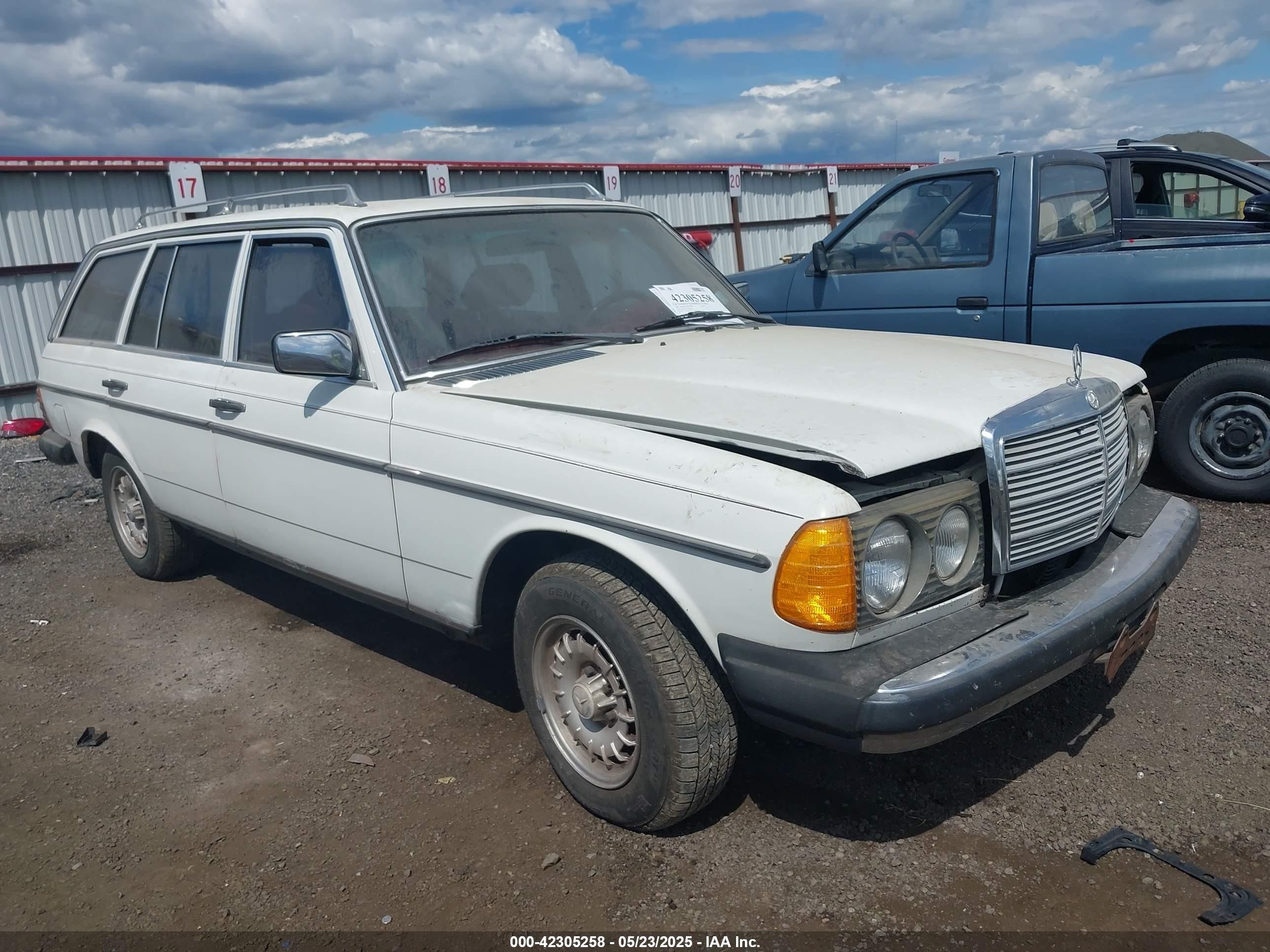 1980 Mercedes-Benz 240, VIN WDB12319012016266 — Front end