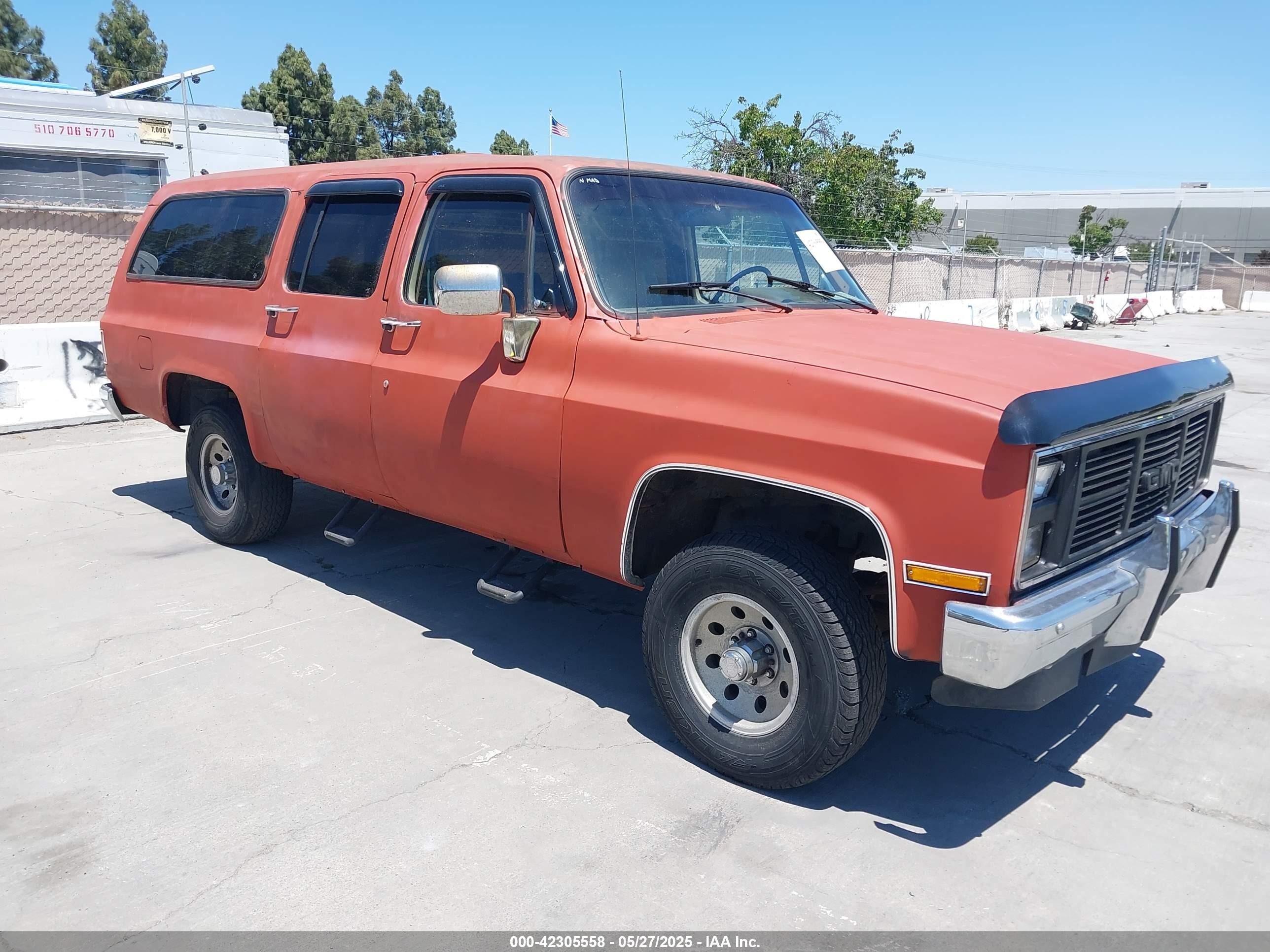 1988 GMC Suburban, VIN 1GKEV16K8JF528412 — Normal wear