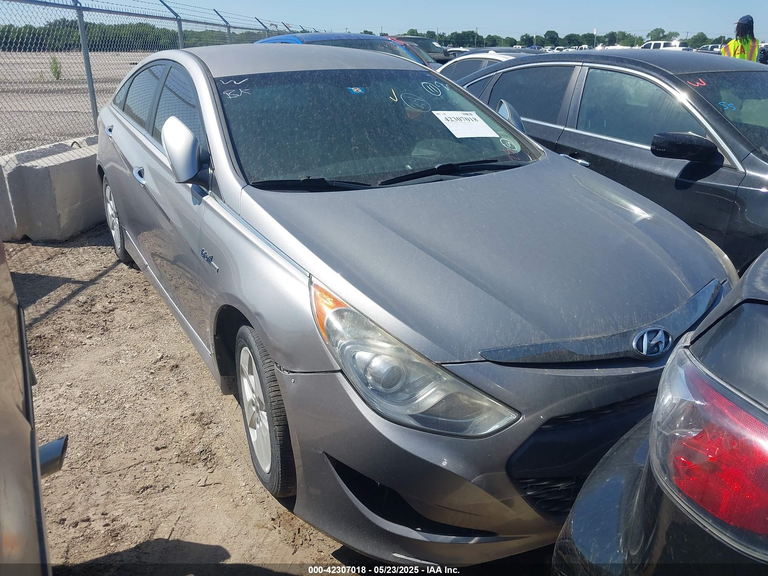 2012 Hyundai Sonata Hybrid, VIN KMHEC4A45CA042017 — Front end