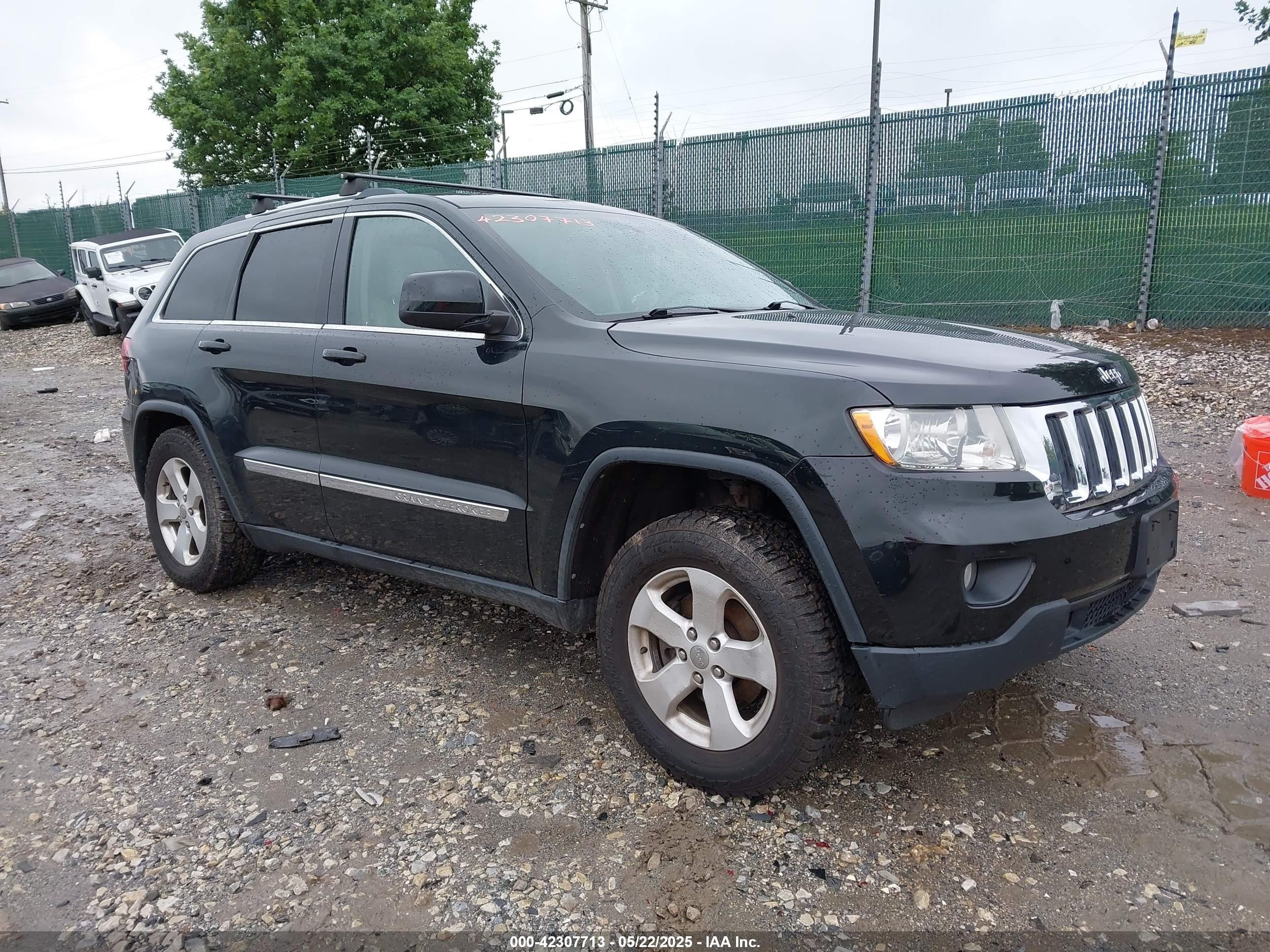 2013 Jeep Grand Cherokee Laredo, VIN 1C4RJFAG3DC609784 — Rear end
