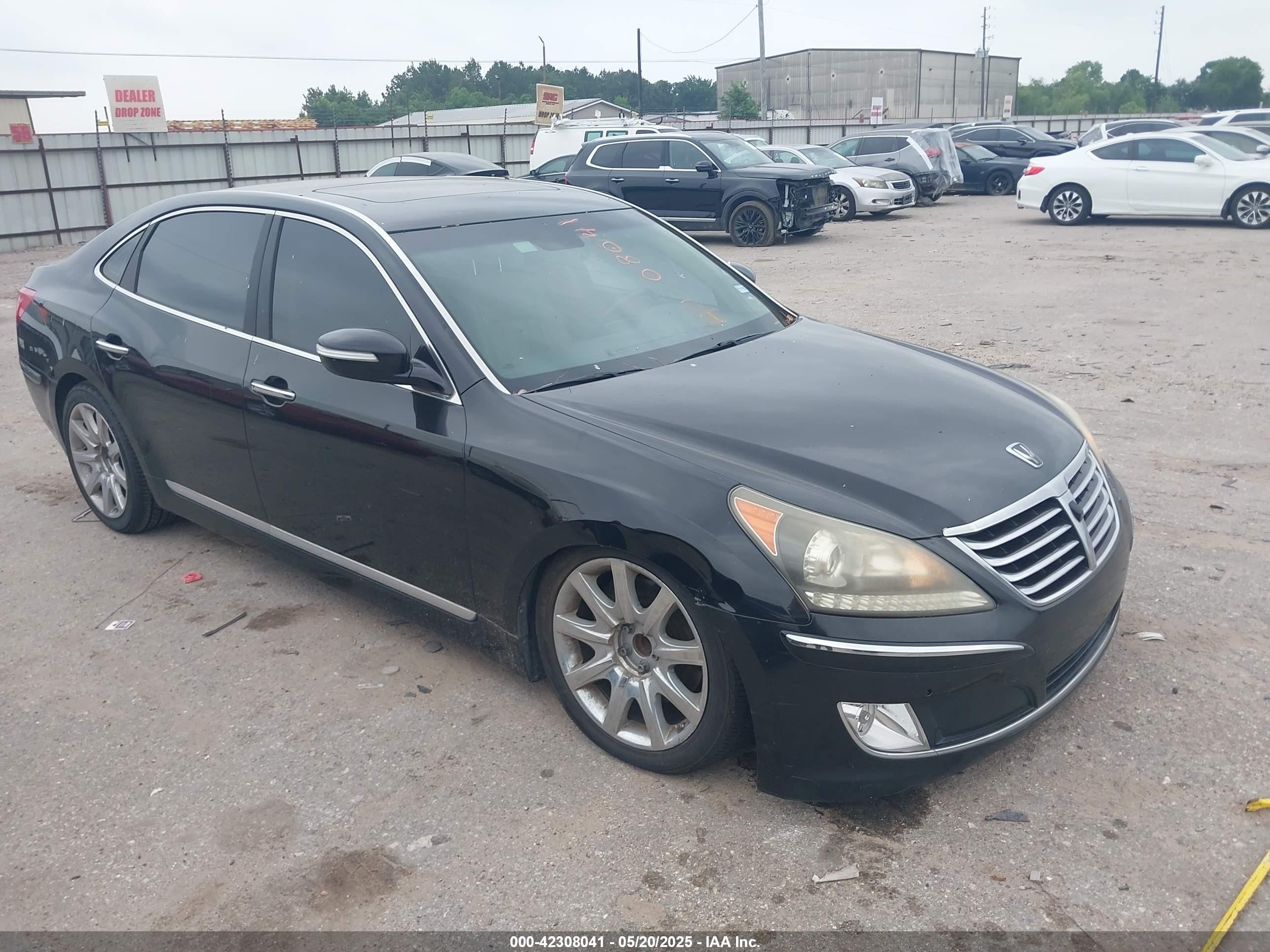 2011 Hyundai Equus Signature, VIN KMHGH4JF1BU038829 — Normal wear