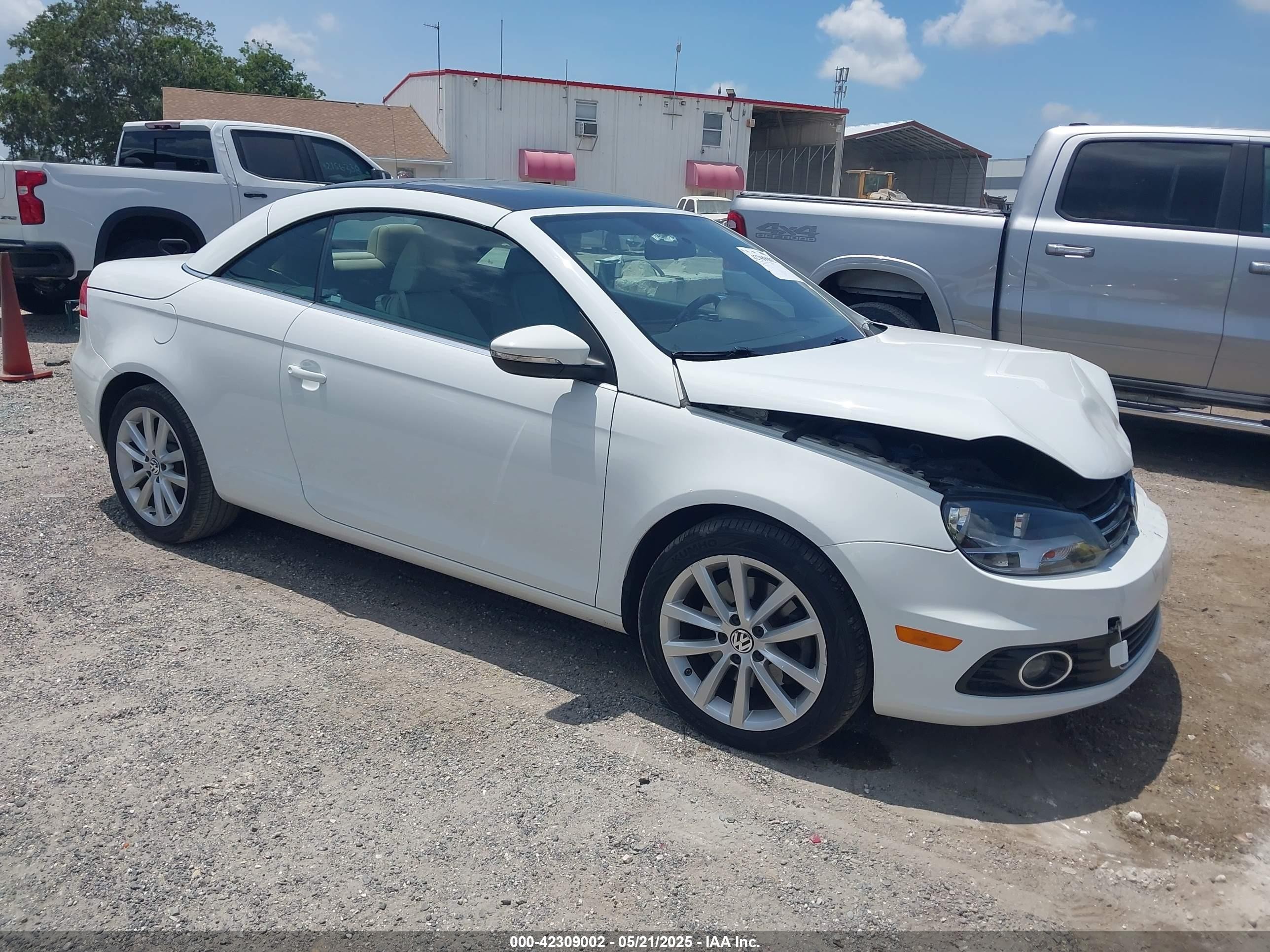 2015 Volkswagen Eos Komfort, VIN WVWBW8AH6FV002874 — Front end