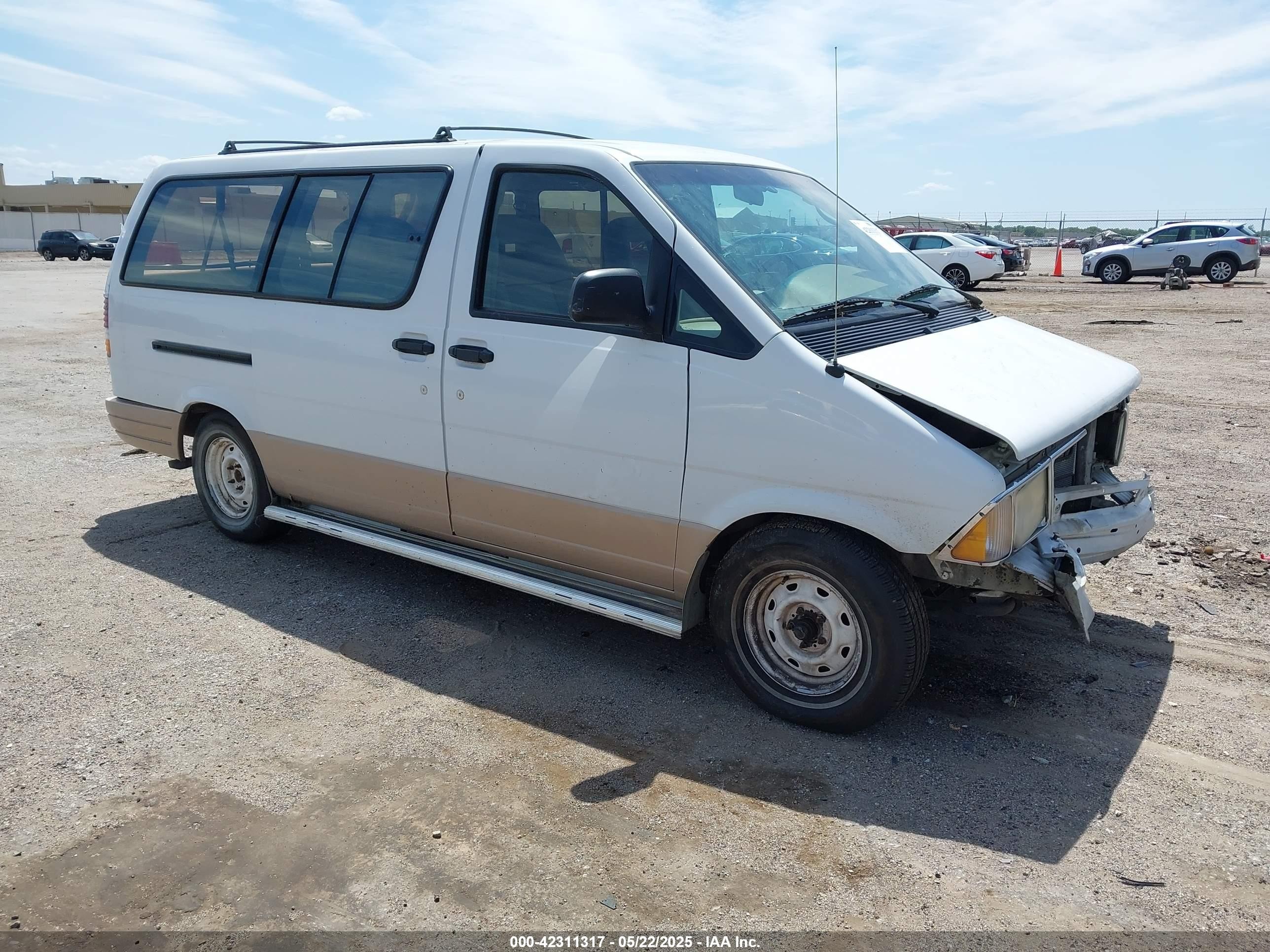 1996 Ford Aerostar, VIN 1FMDA31X6TZA57732 — Front end