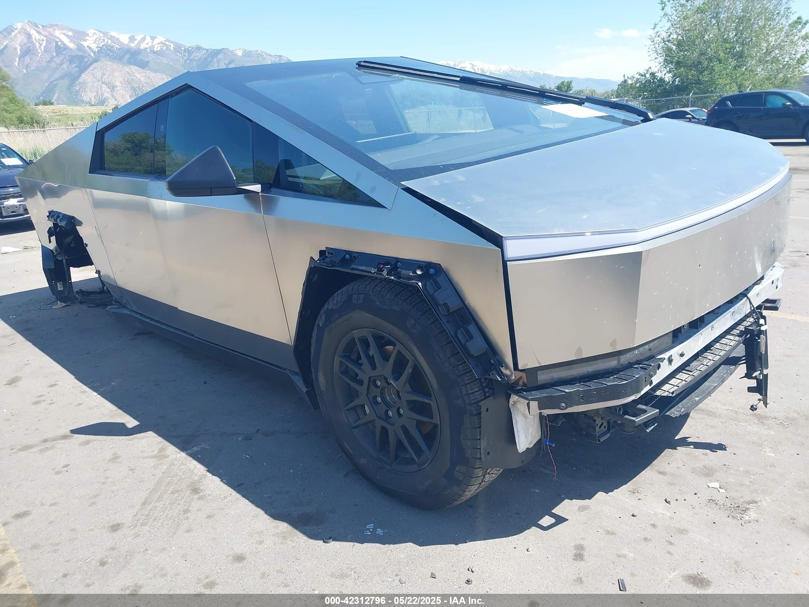 2025 Tesla Cybertruck, VIN 7G2CEHED3SA066839 — All over