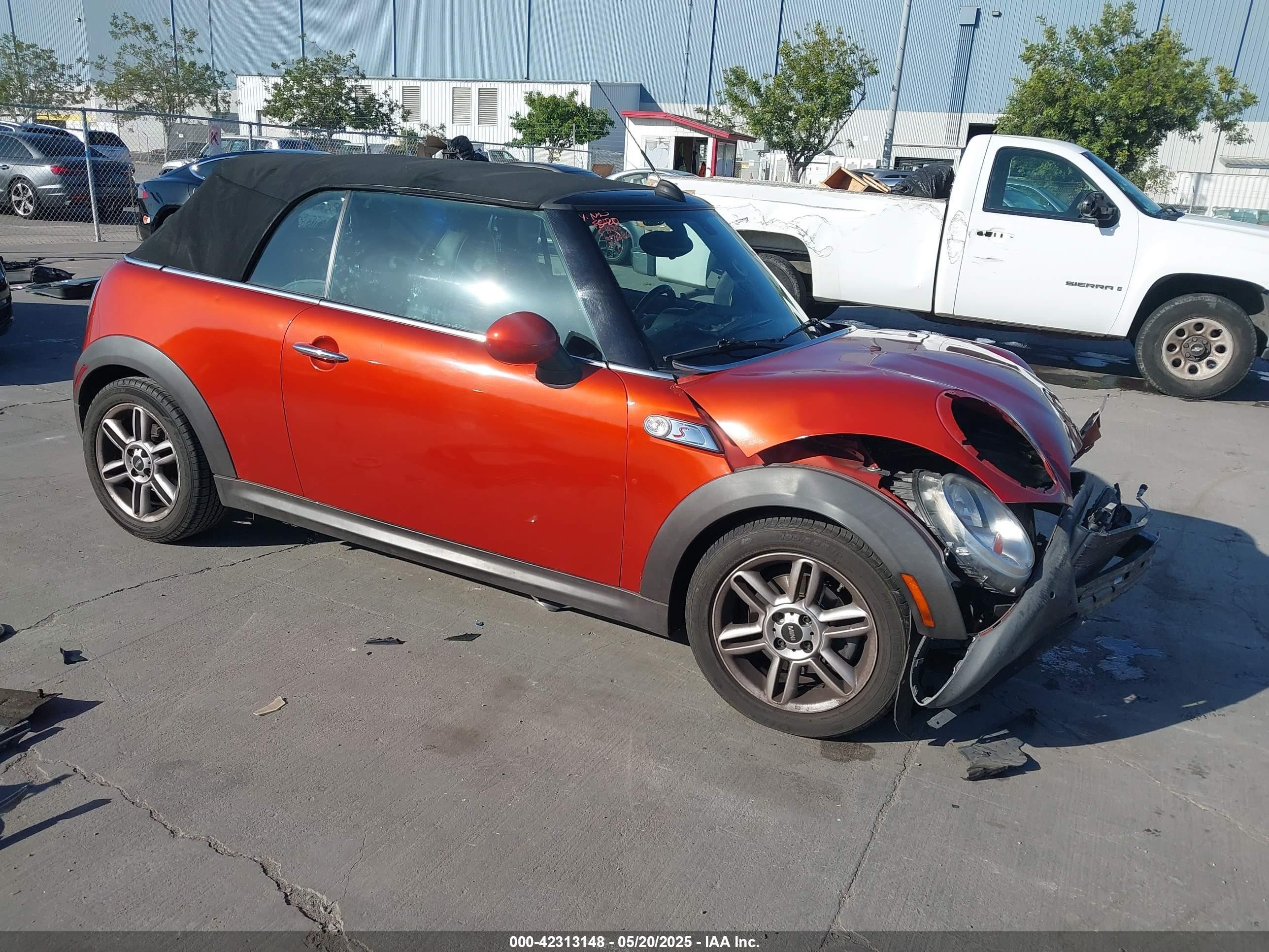 2012 MINI Convertible, VIN WMWZN3C54CT134124 — Перед