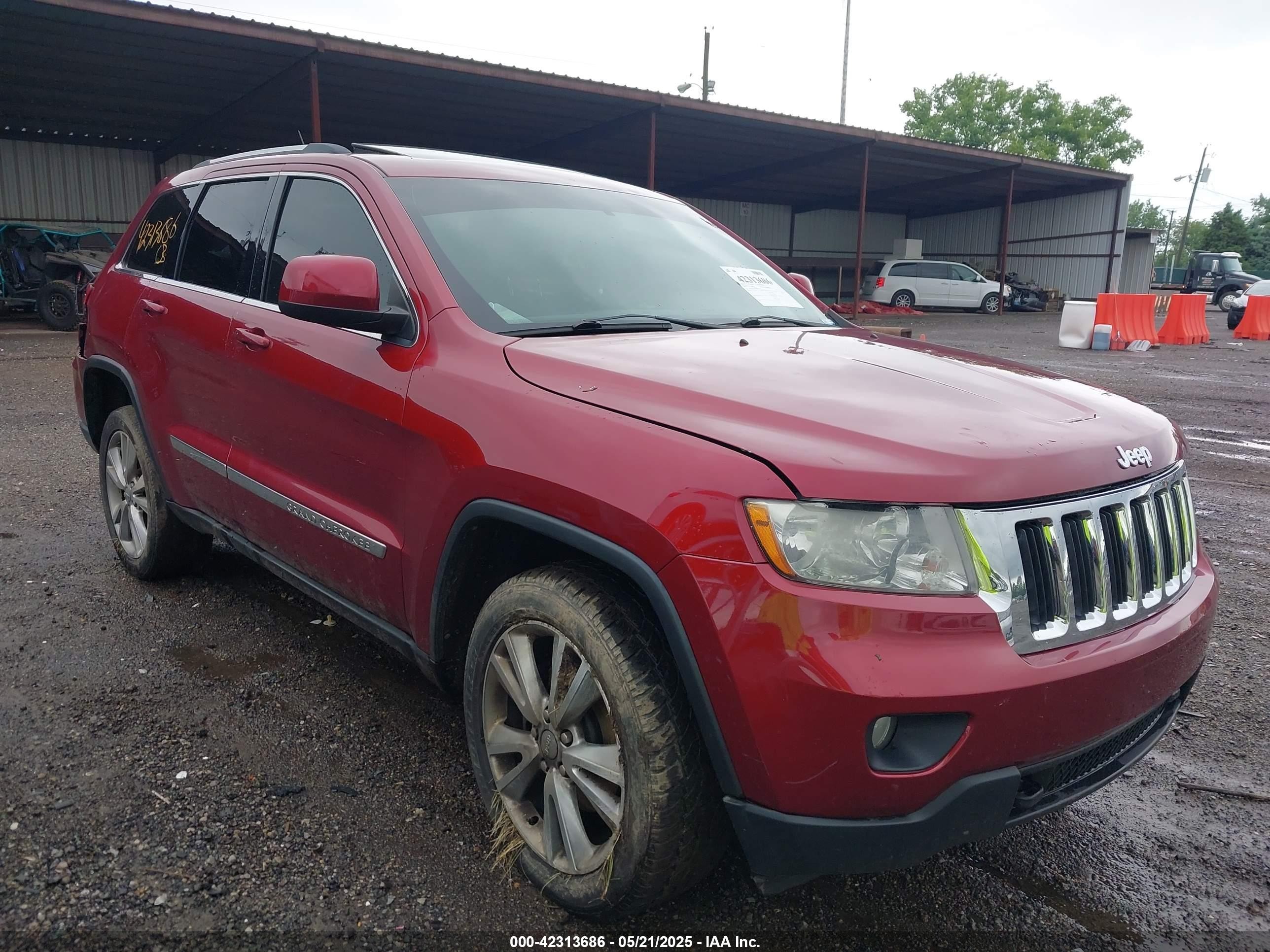 2013 Jeep Grand Cherokee Laredo, VIN 1C4RJFAG7DC626362 — Rear end