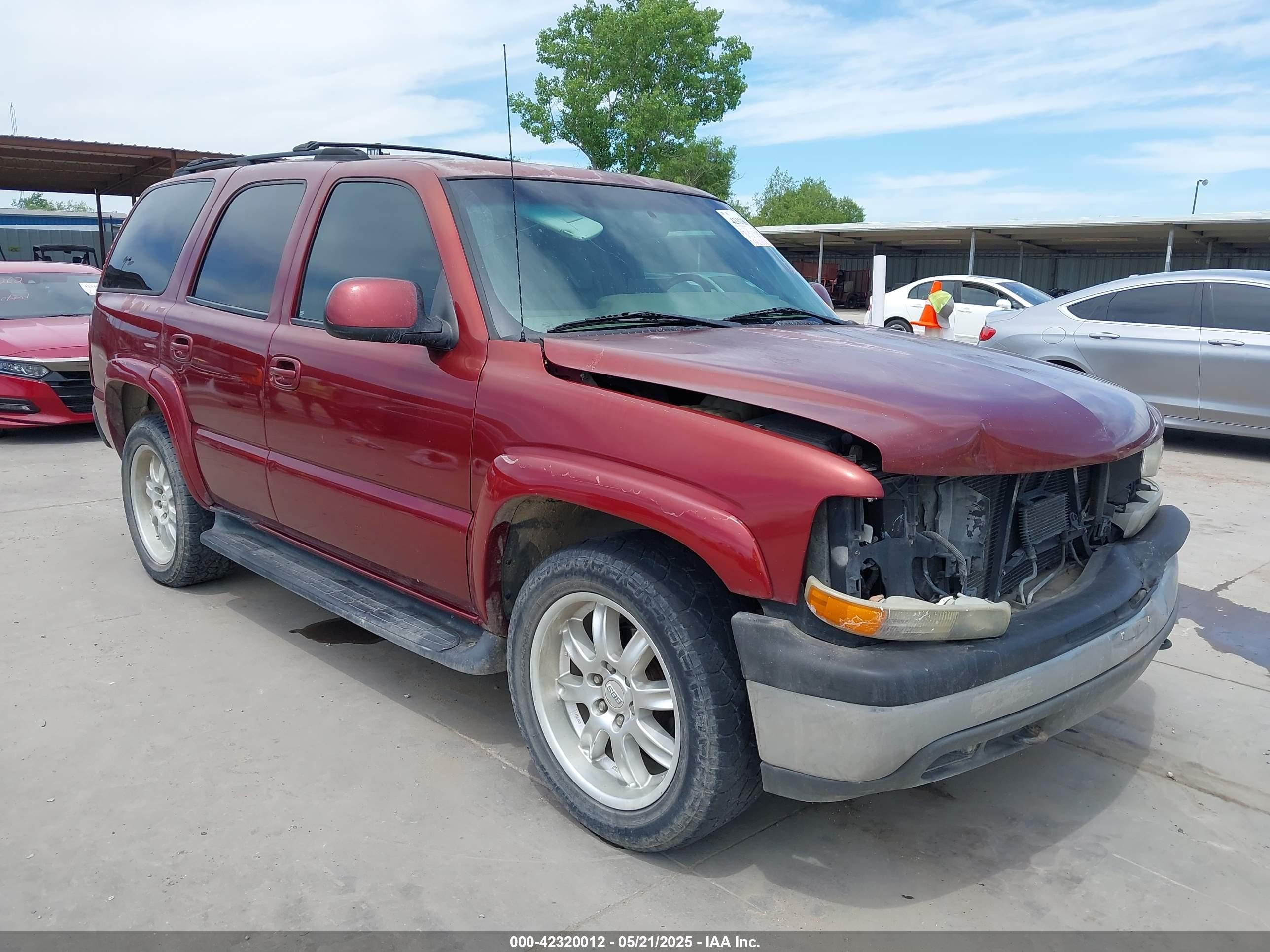 2001 Chevrolet Tahoe LT, VIN 1GNEC13T51R152790 — Front end