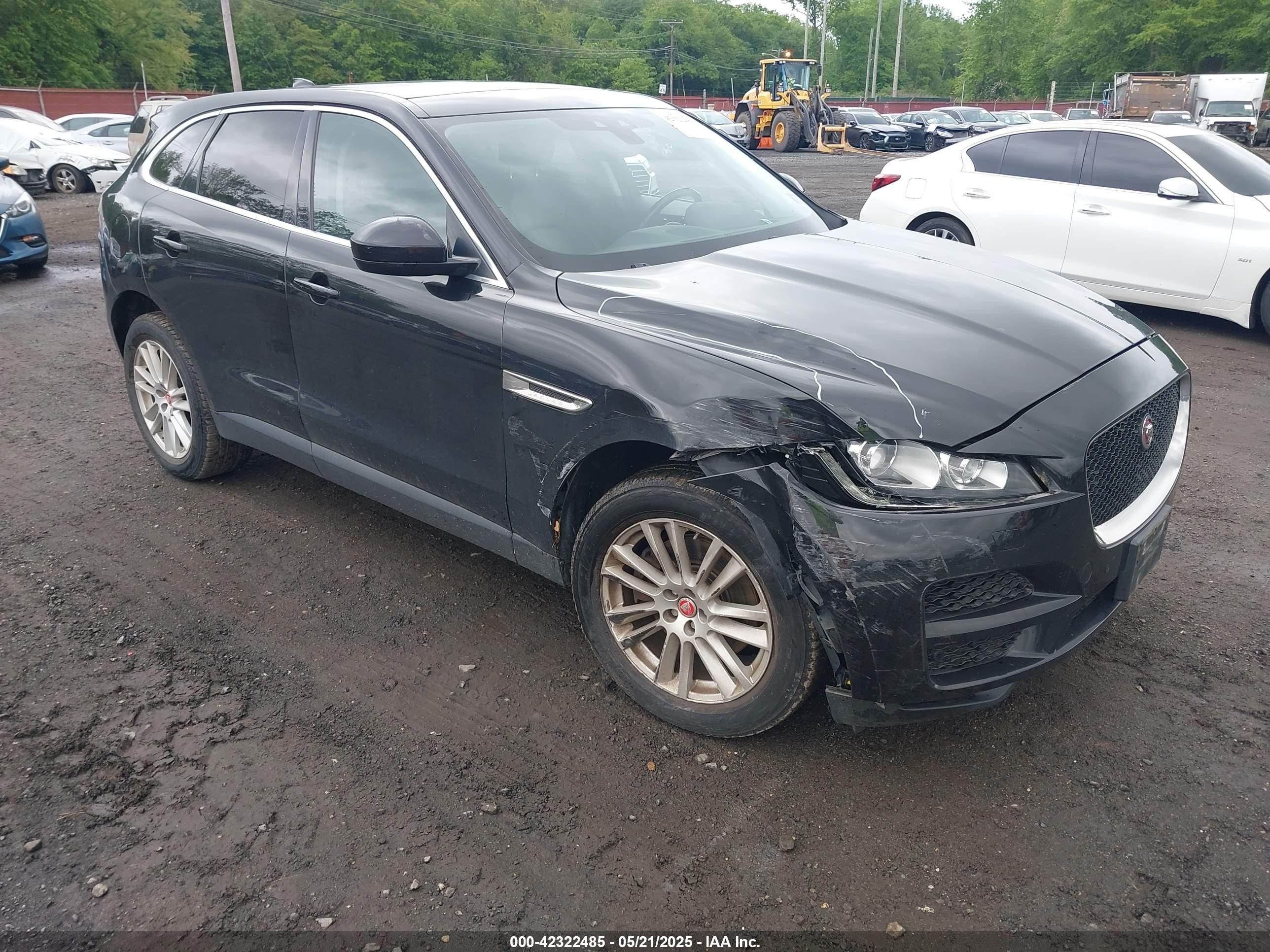 2019 Jaguar F-Pace 25t Prestige, VIN SADCK2GX7KA392837 — Side