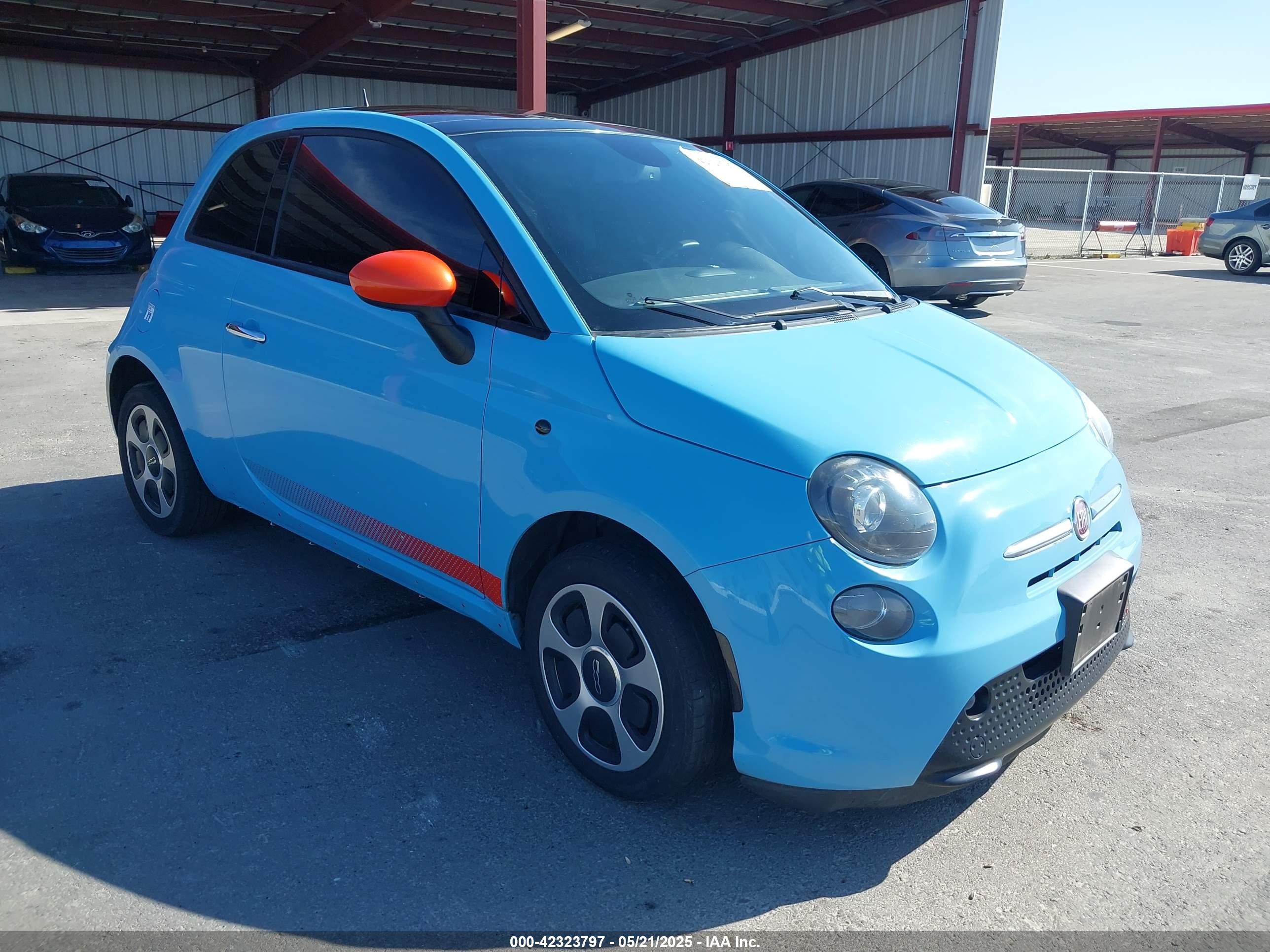 2015 FIAT 500e, VIN 3C3CFFGEXFT522859 — Side