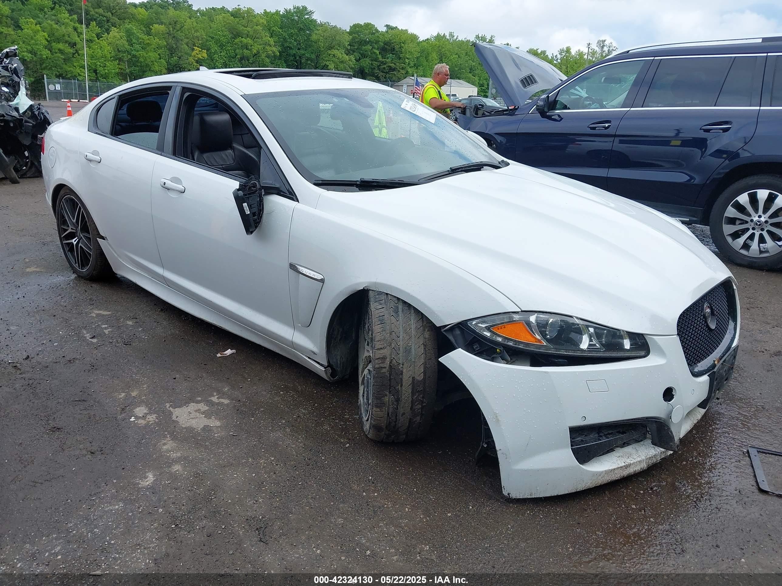 2015 Jaguar XF Portfolio, VIN SAJWJ0FF6F8U77420 — Front end